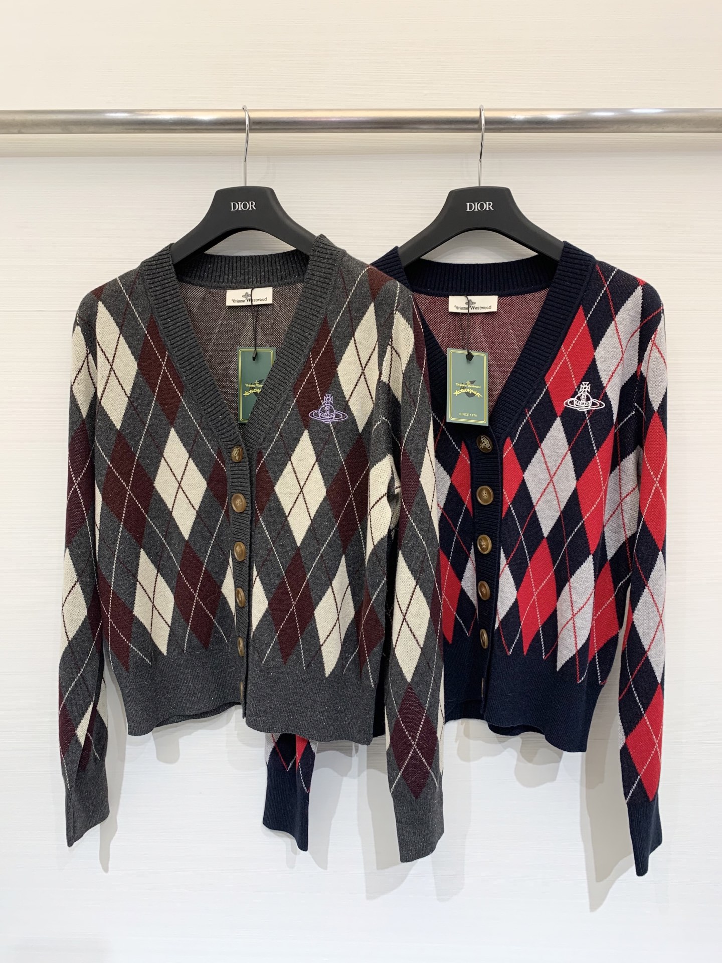 𝐕𝐢𝐯𝐢𝐞𝐧𝐧𝐞 𝐖𝐞𝐬𝐭𝐰𝐨𝐨𝐝🪐 25秋冬新款菱格中古色系针织开衫 100%羊毛 两色sml