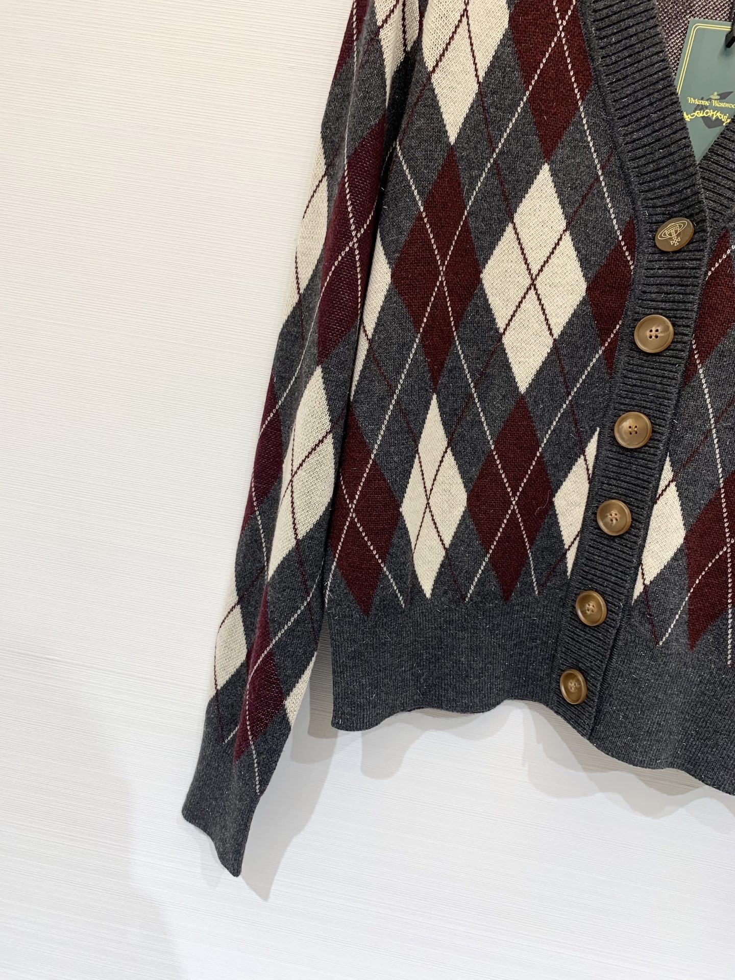 𝐕𝐢𝐯𝐢𝐞𝐧𝐧𝐞 𝐖𝐞𝐬𝐭𝐰𝐨𝐨𝐝🪐 25秋冬新款菱格中古色系针织开衫 100%羊毛 两色sml