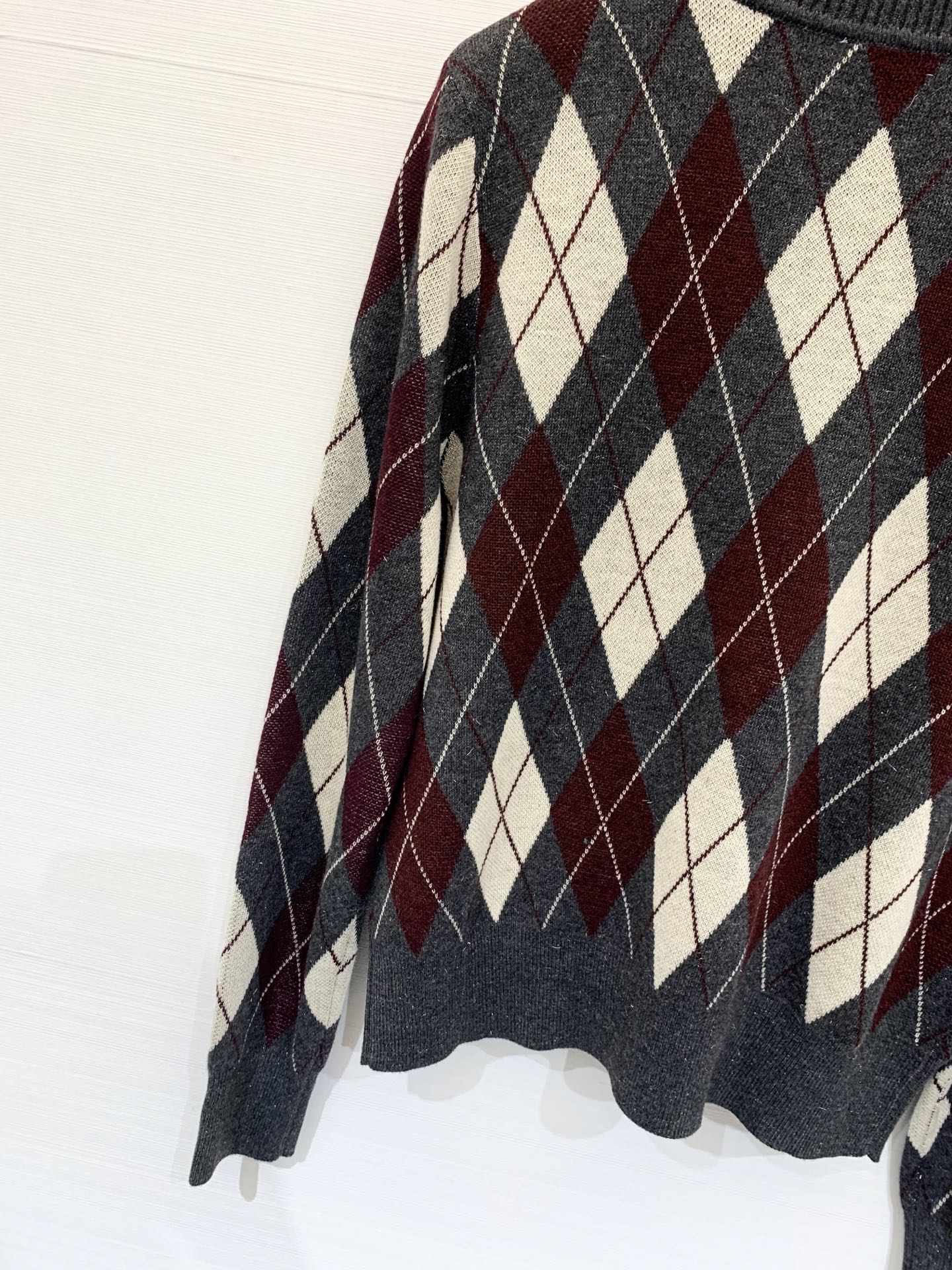 𝐕𝐢𝐯𝐢𝐞𝐧𝐧𝐞 𝐖𝐞𝐬𝐭𝐰𝐨𝐨𝐝🪐 25秋冬新款菱格中古色系针织开衫 100%羊毛 两色sml