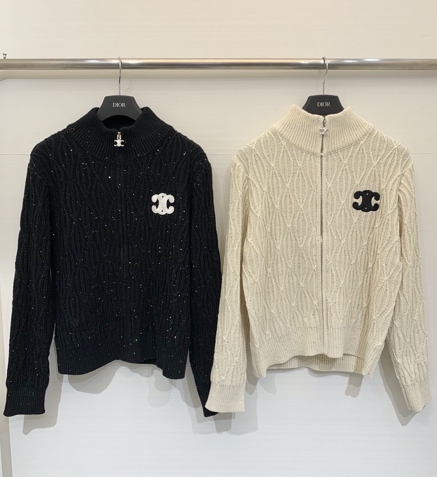 𝐂𝐞𝐥𝐢𝐧𝐞 𝟐𝟓秋冬新款 珠片拉链凯旋门Logo针织外套 LOGO修饰点缀 上身高级氛围感🈵️🈵️ 两