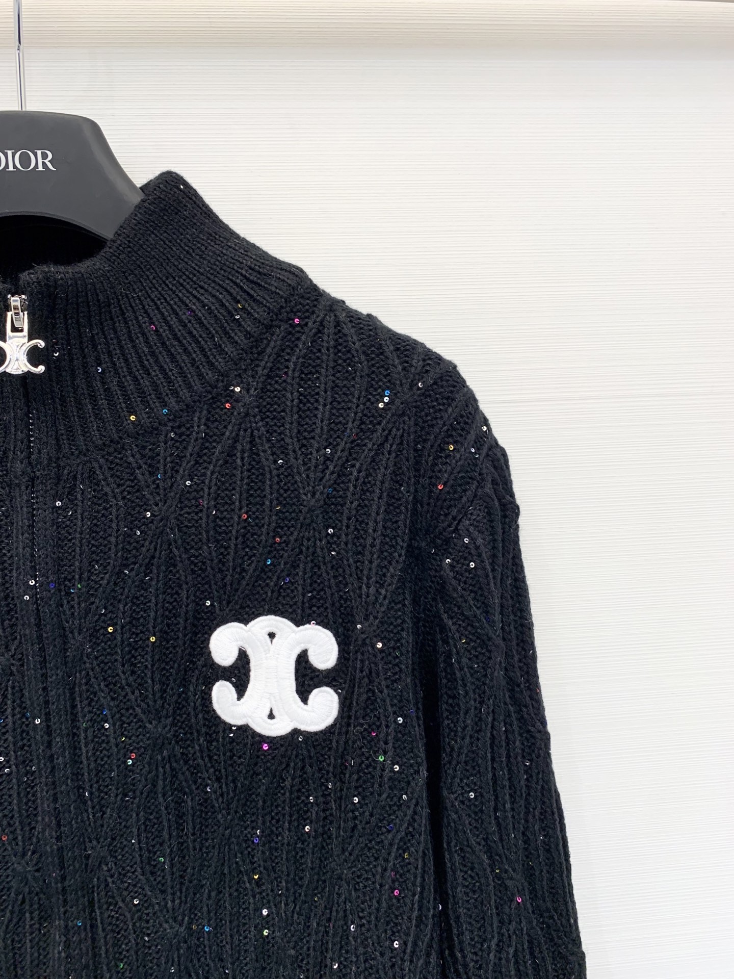 𝐂𝐞𝐥𝐢𝐧𝐞 𝟐𝟓秋冬新款 珠片拉链凯旋门Logo针织外套 LOGO修饰点缀 上身高级氛围感🈵️🈵️ 两