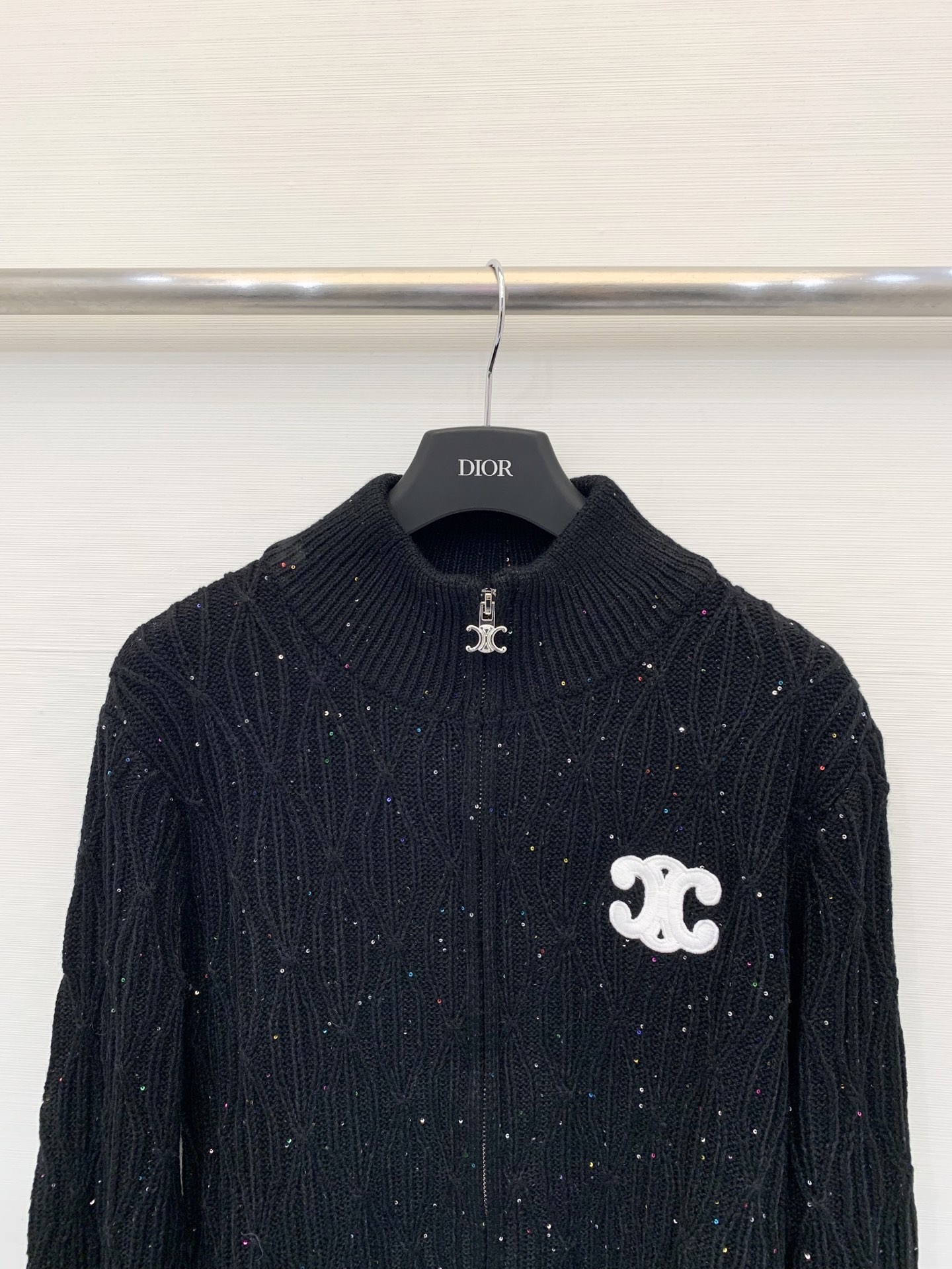 𝐂𝐞𝐥𝐢𝐧𝐞 𝟐𝟓秋冬新款 珠片拉链凯旋门Logo针织外套 LOGO修饰点缀 上身高级氛围感🈵️🈵️ 两