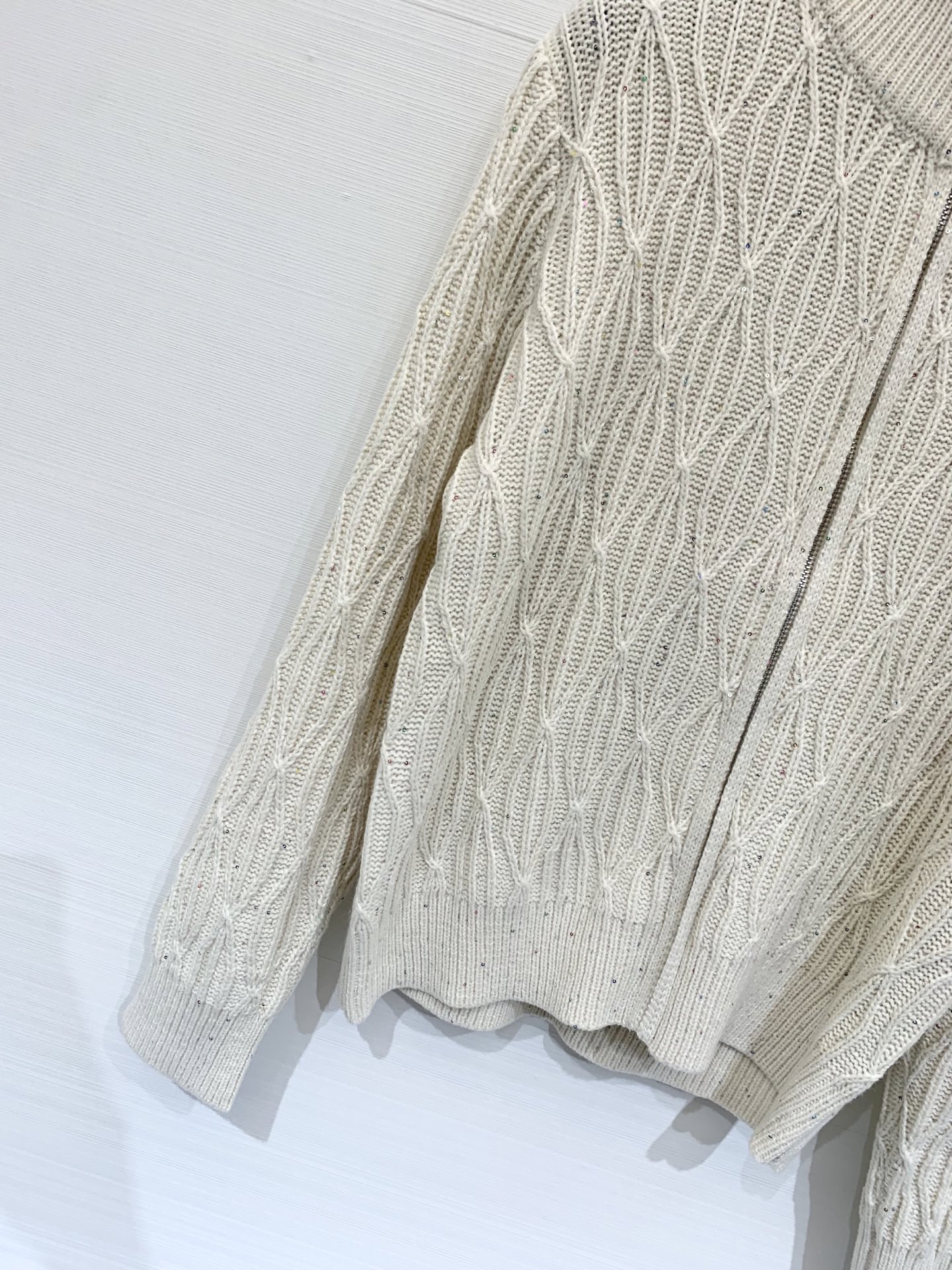 𝐂𝐞𝐥𝐢𝐧𝐞 𝟐𝟓秋冬新款 珠片拉链凯旋门Logo针织外套 LOGO修饰点缀 上身高级氛围感🈵️🈵️ 两