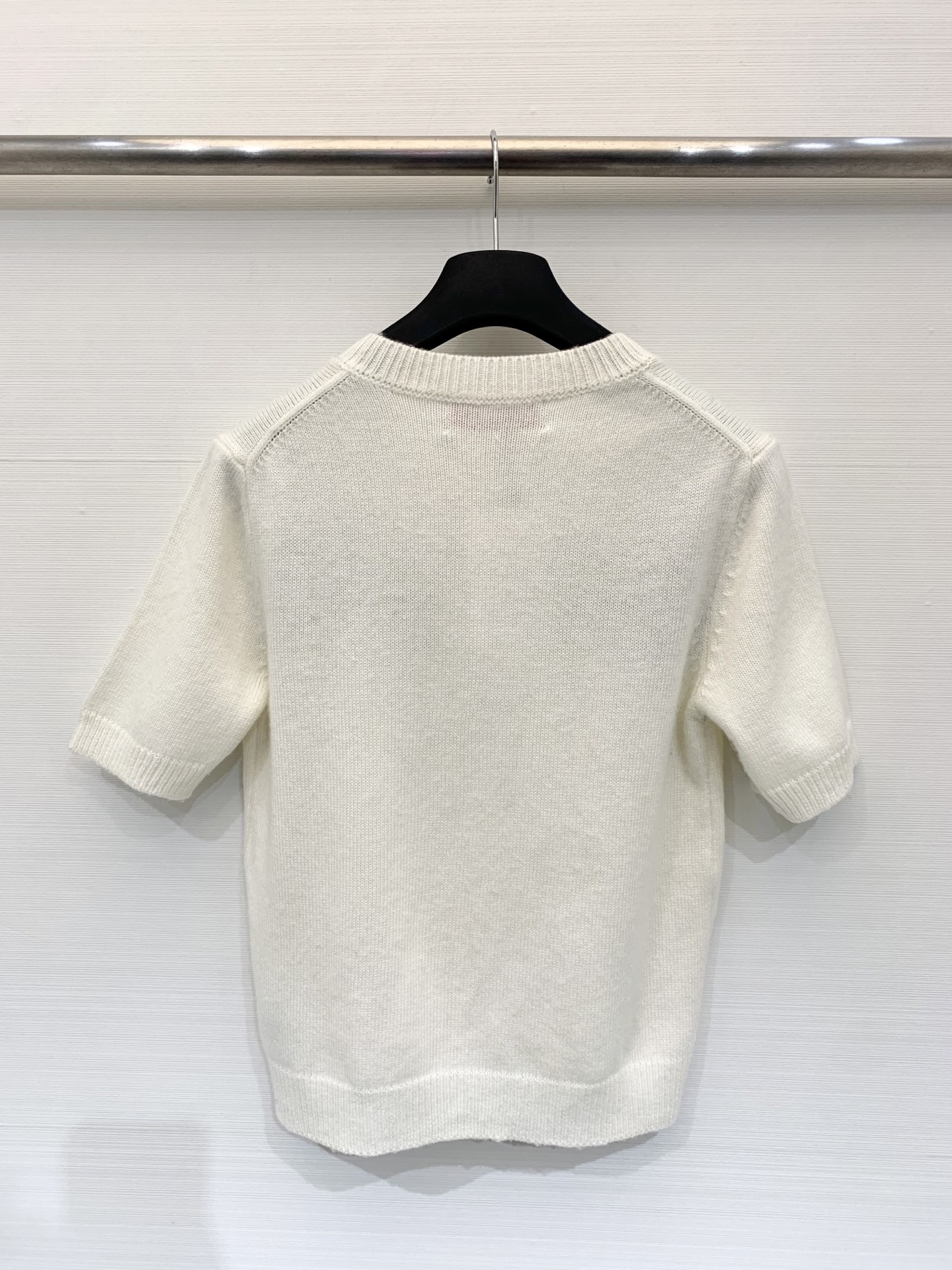 Valentino 25秋冬新款 立体花卉刺绣圆领针织短袖羊绒羊毛混纺面料 软糯有质感 两色sml