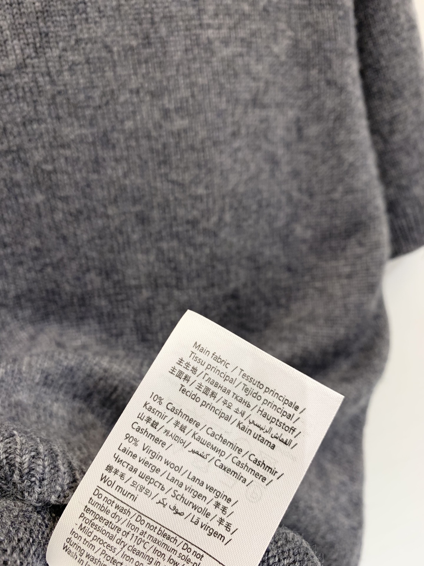 Valentino 25秋冬新款 立体花卉刺绣圆领针织短袖羊绒羊毛混纺面料 软糯有质感 两色sml