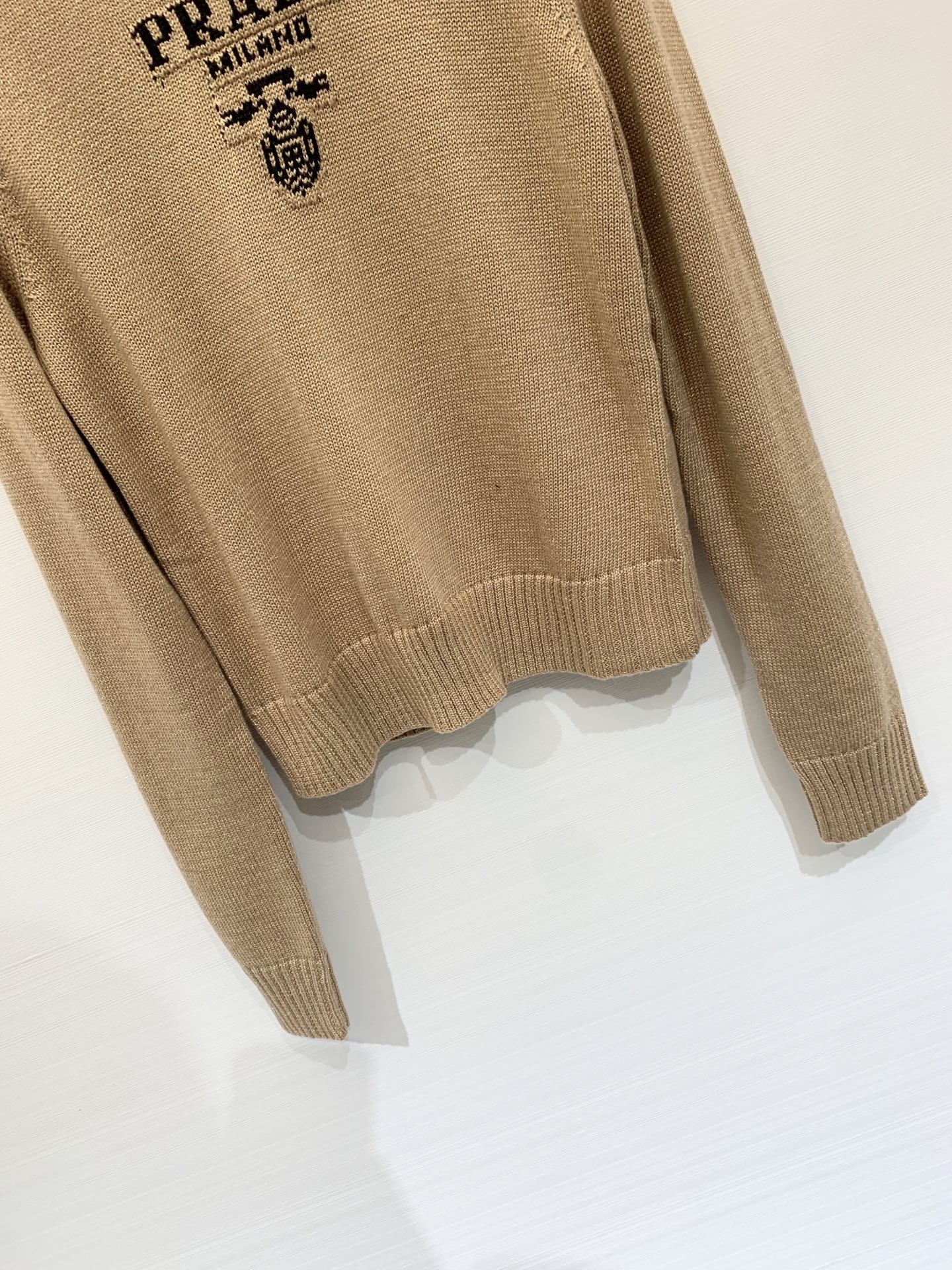 Prada 25秋冬新款 圆领提花LOGO针织长袖 100%羊毛 两色sml