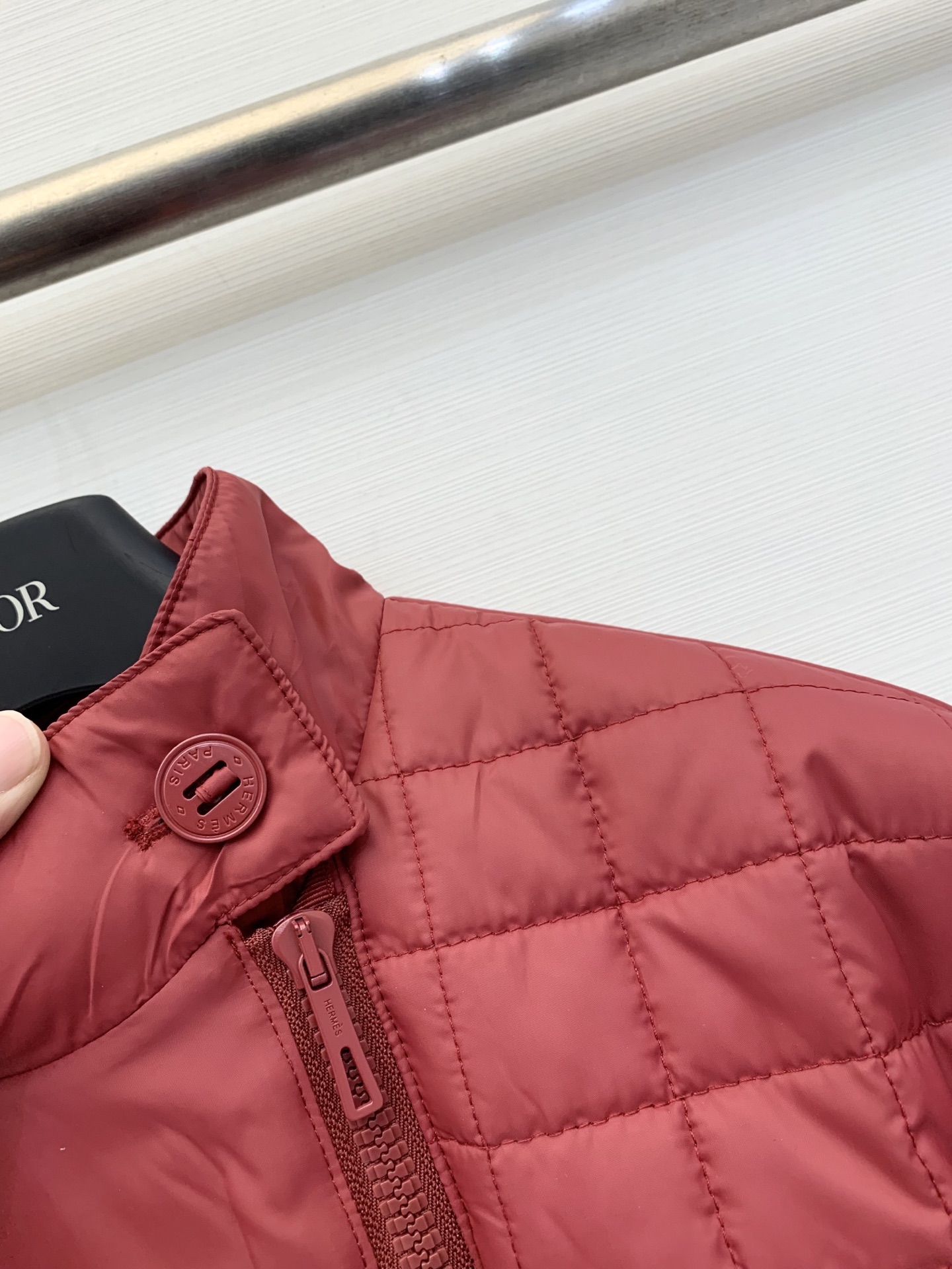 Hermes 25秋冬新款 菱格棉服 经典格纹珩线工艺 时尚又显瘦 改良立领设计 增加了松弛感 搭配腰带