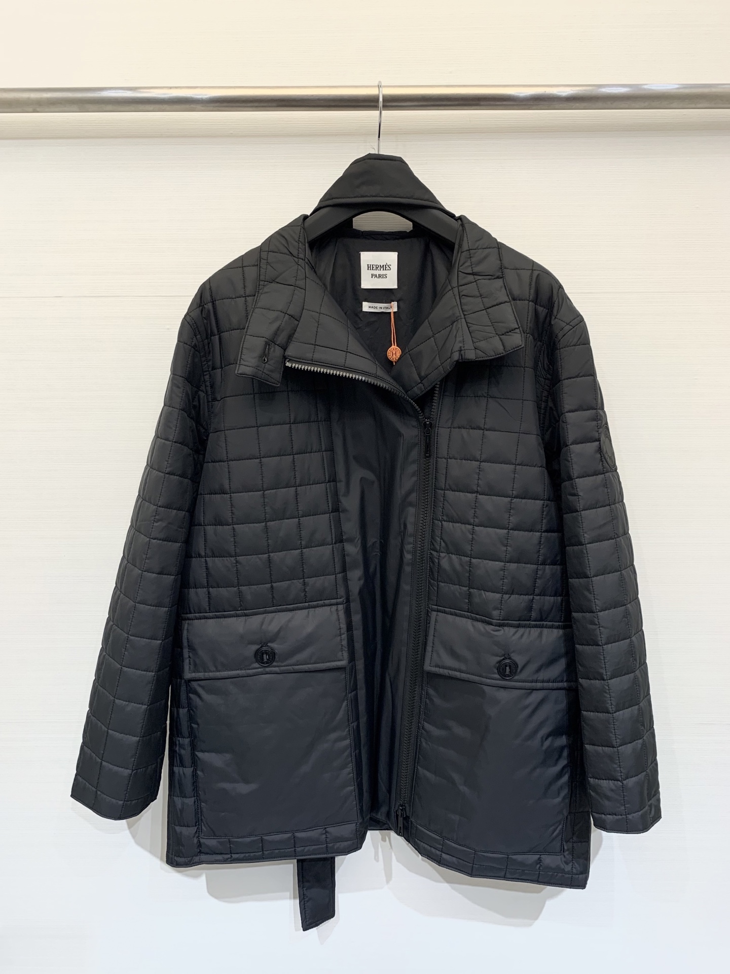 Hermes 25秋冬新款 菱格棉服 经典格纹珩线工艺 时尚又显瘦 改良立领设计 增加了松弛感 搭配腰带