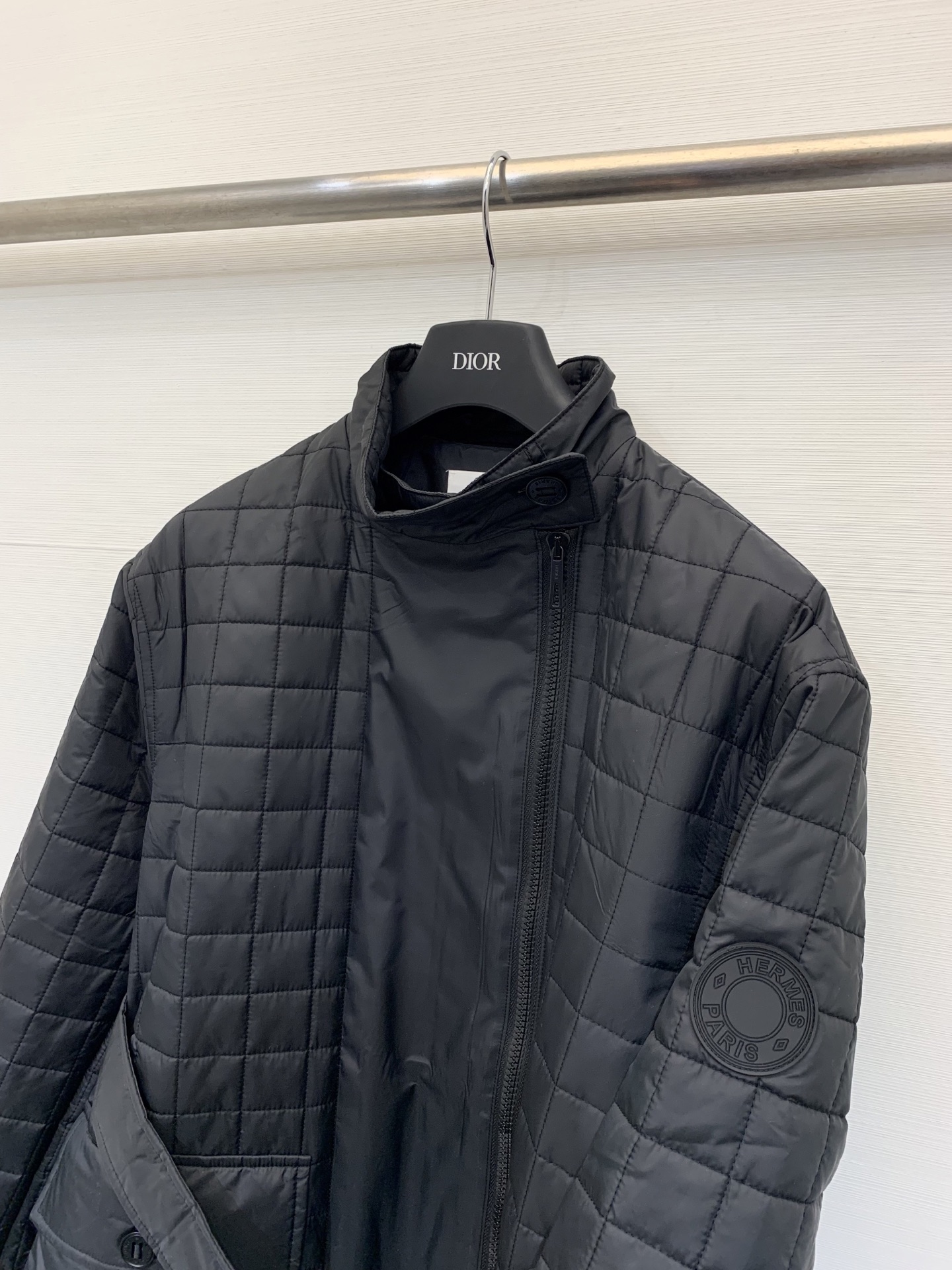 Hermes 25秋冬新款 菱格棉服 经典格纹珩线工艺 时尚又显瘦 改良立领设计 增加了松弛感 搭配腰带