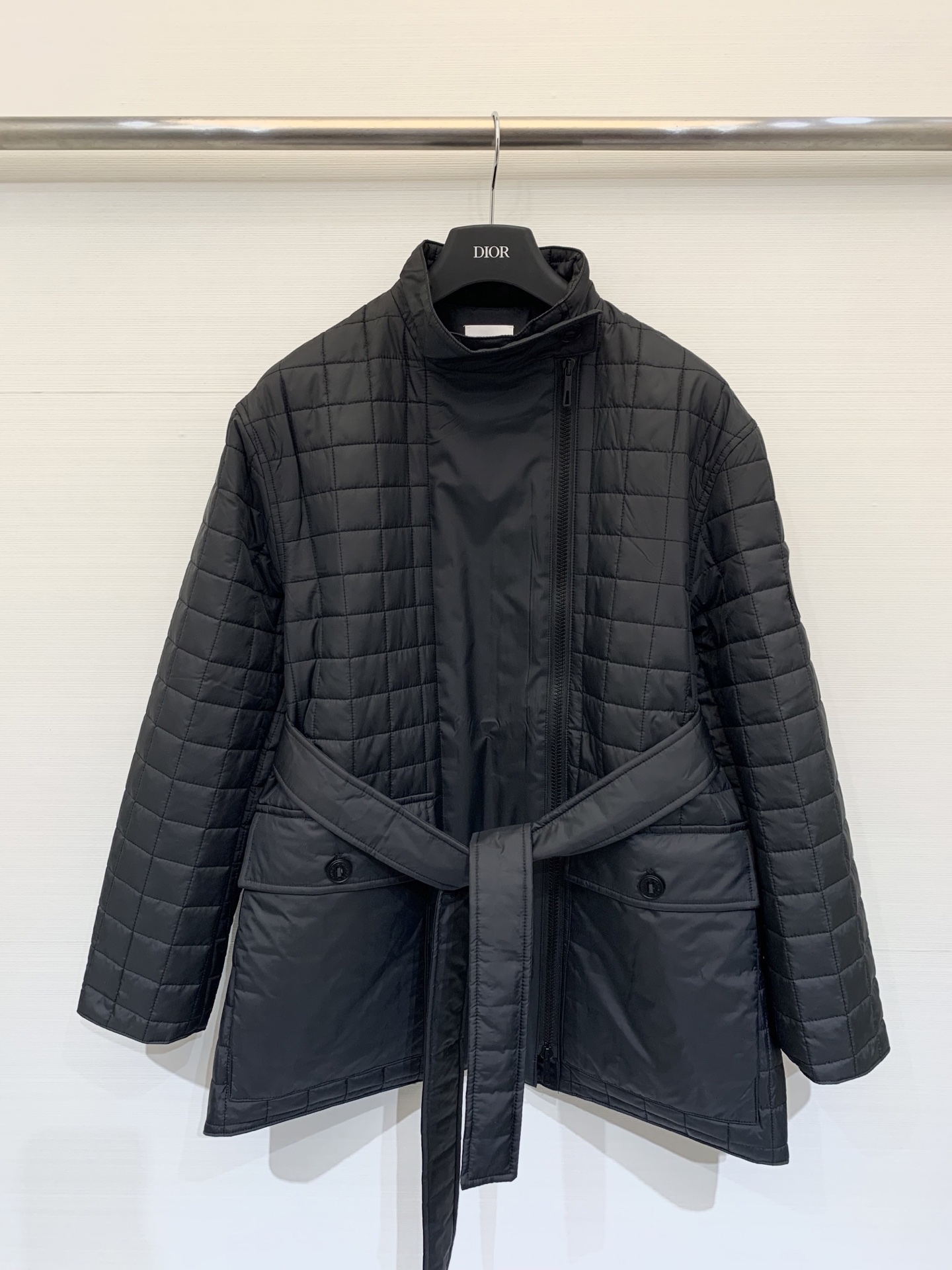 NO:501702,Hermes 25 autumn and winter new style diamond cotton clothing classic plaid honing line craftsmanship fashionable and slimming Improved stand-up collar design increases slackness Matched with belts Handsome and neat upper body No gender outfit Cool and stylish Two-color SML, hermes, alexander wang19860909Hermes 25秋冬新款 菱格棉服 经典格纹珩线工艺 时尚又显瘦 改良立领设计 增加了松弛感 搭配腰带 上身帅气又利落 无性别穿搭 酷飒有型 两色SML,,hermes,alexander wang,Women's clothing