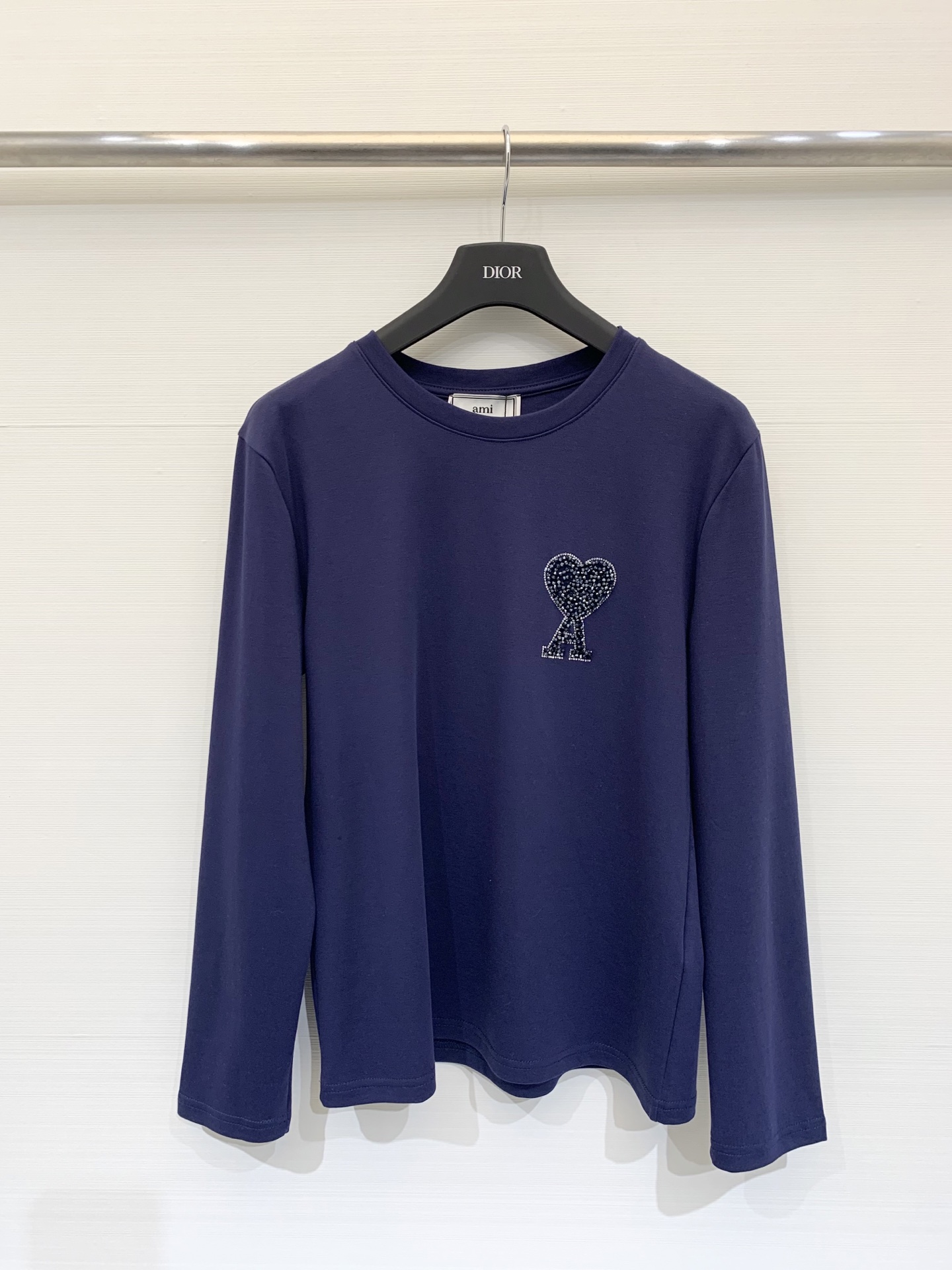 NO:503569,Ami 25 autumn and winter new style love nail drill LOGO round neck long sleeve T-shirt heavy industry high-end full size sml, tees, t-shirt, alexander wang19860909Ami 25秋冬新款 爱心钉钻LOGO圆领长袖T恤 重工款高级满满 码数sml,,tees，t-shirt,alexander wang,Women's clothing