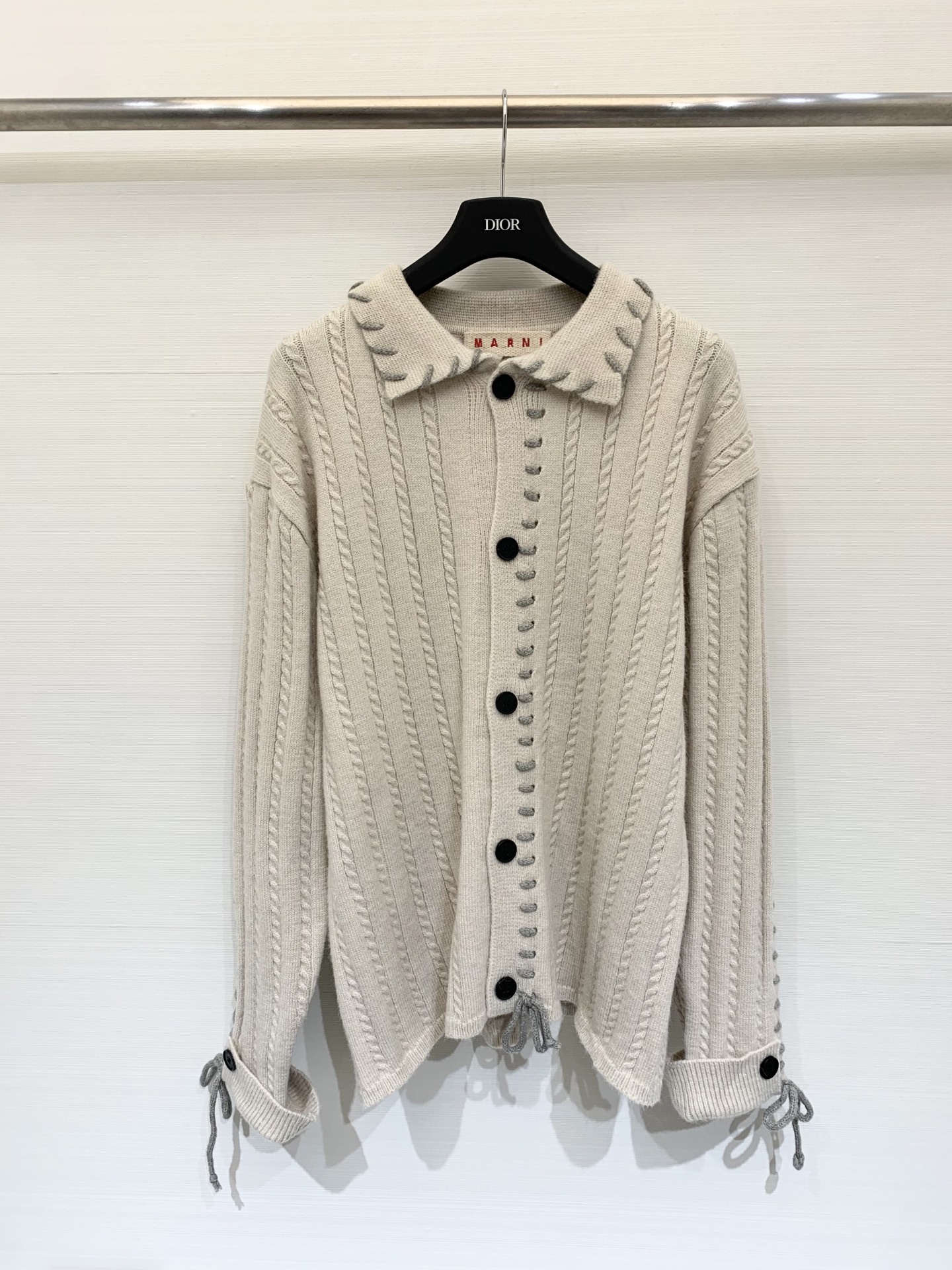 NO:504287,Marni 25 autumn and winter new style, bright thread sewn wool cardigan jacket, contrasting color, bright thread design, loose style, slimming and age reduction, very distinctive, both colors, one size, marni, jackets & coats, alexander wang19860909Marni 25秋冬新款 明线缝制毛织开衫外套 撞色明线设计 宽松版型显瘦减龄 非常有特点 两色均码,,marni,jackets & coats,alexander wang,Women's clothing