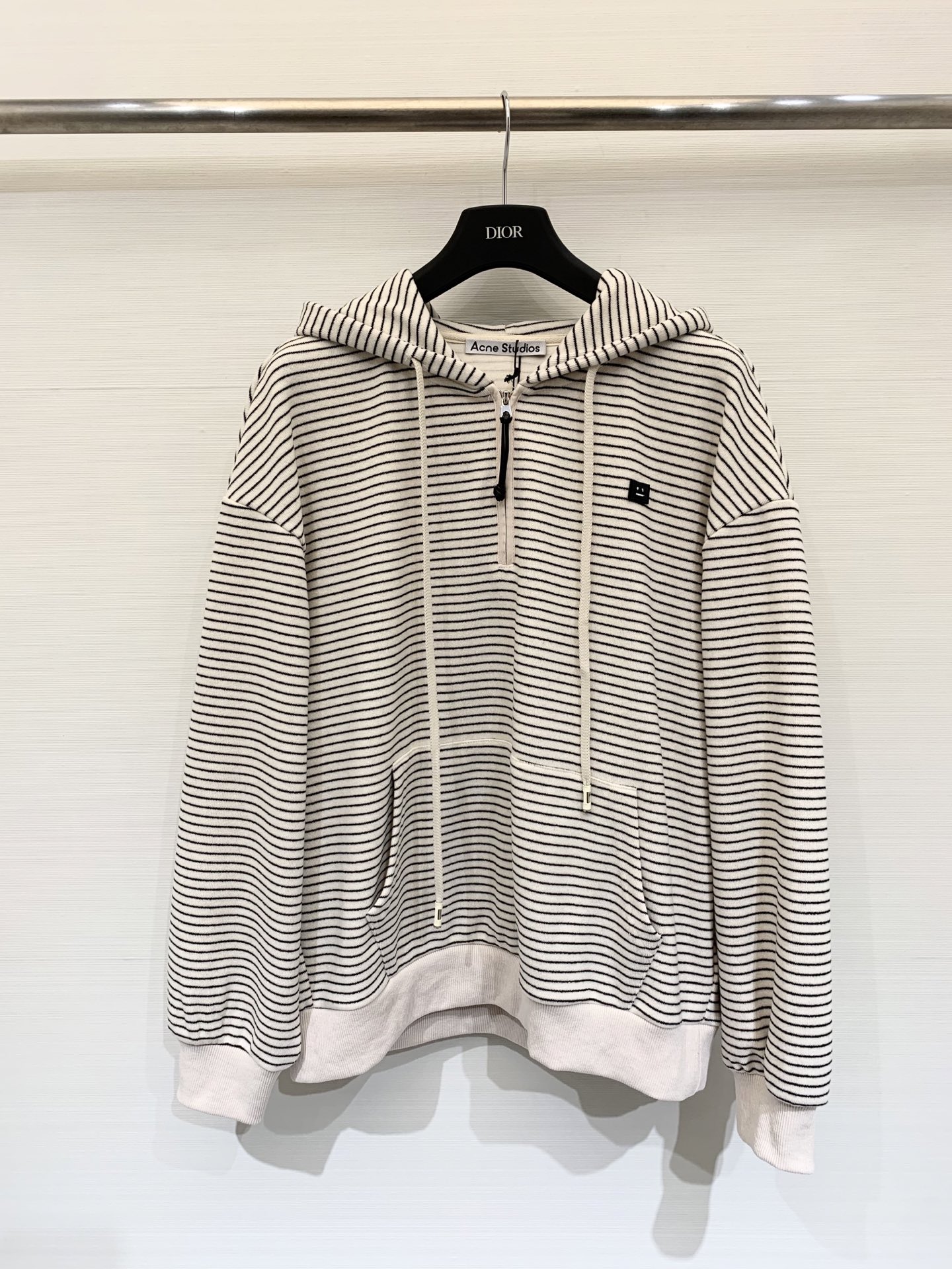 NO:504283,Acnestudios 25 autumn and winter new style, half-pull-neck hooded striped knitted sweatshirt, classic smiley face embellishment, universal basic style, two-color sml, acne studios, dior, hoodie, sweatshirts, hats, alexander wang19860909Acnestudios 25秋冬新款 半拉领连帽条纹针织卫衣 胸前经典笑脸点缀 万能基础款 两色sml,,acne studios,dior,hoodie,sweatshirts,hats,alexander wang,Women's clothing