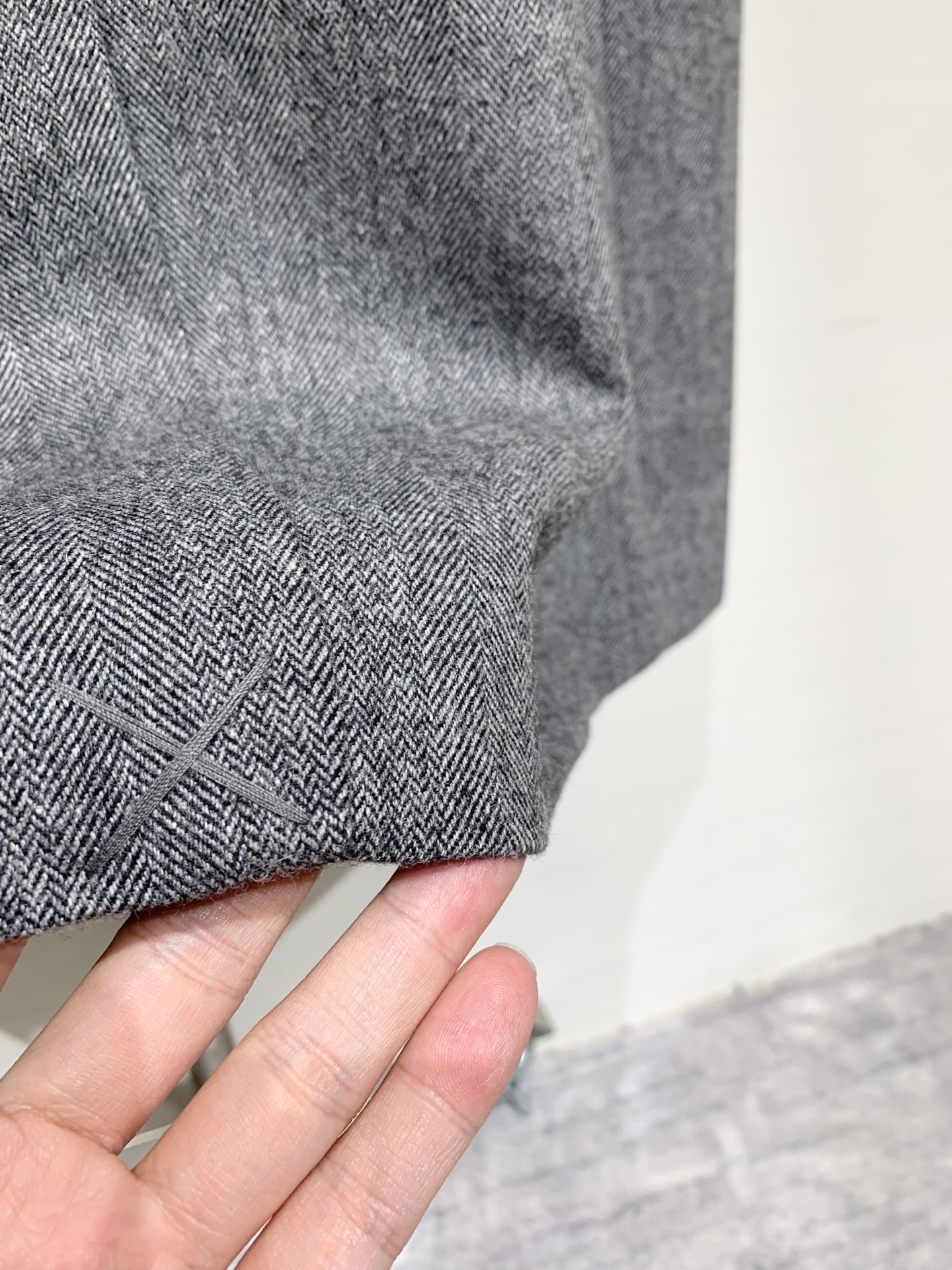 MM6 25秋冬新款 双排扣灰色宽松羊毛混纺长款大衣 非常干练到位一款单品 灰色上身非常高级 背后经典四