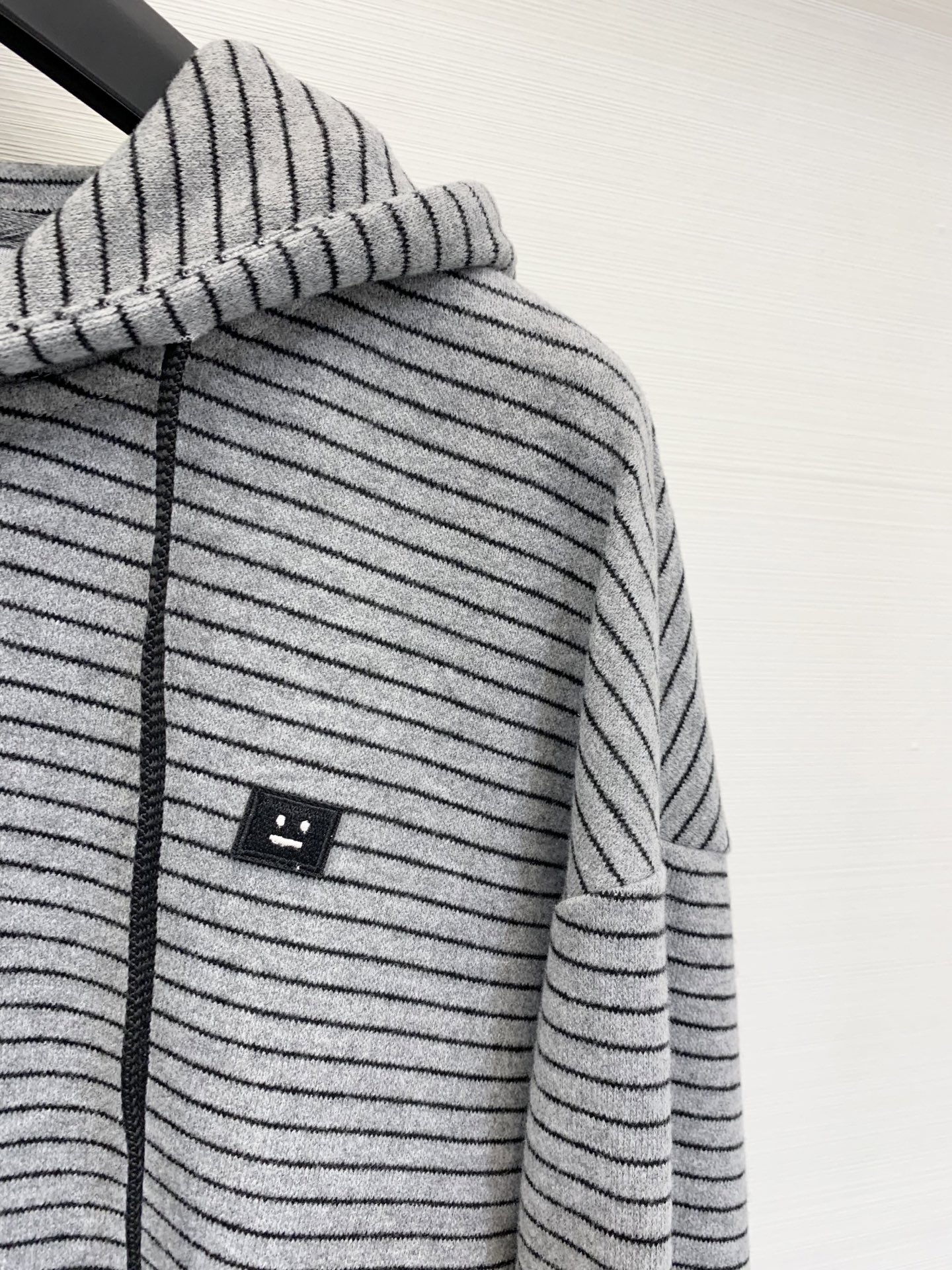 Acnestudios 25秋冬新款 半拉领连帽条纹针织卫衣 胸前经典笑脸☻点缀 万能基础款 两色sml