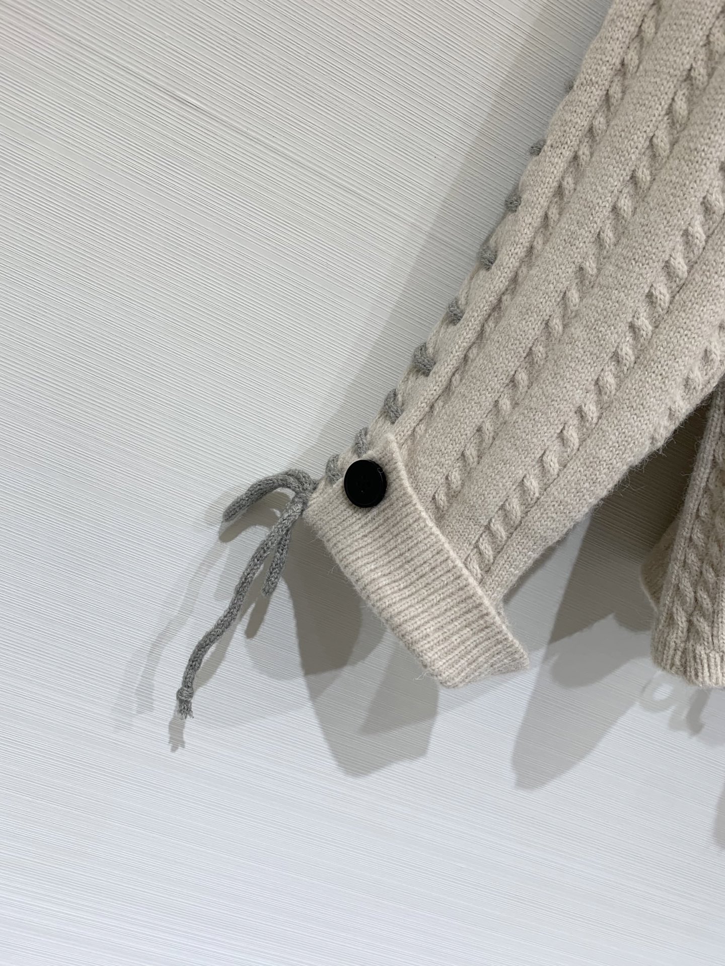 Marni 25秋冬新款 明线缝制毛织开衫外套 撞色明线设计 宽松版型显瘦减龄 非常有特点 两色均码