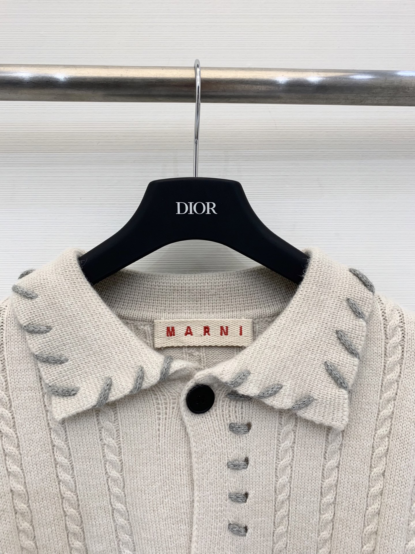 Marni 25秋冬新款 明线缝制毛织开衫外套 撞色明线设计 宽松版型显瘦减龄 非常有特点 两色均码
