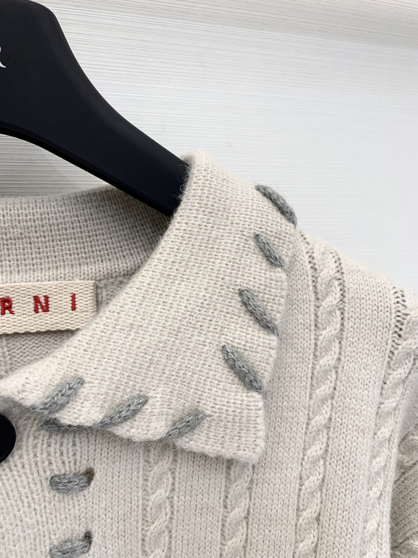 Marni 25秋冬新款 明线缝制毛织开衫外套 撞色明线设计 宽松版型显瘦减龄 非常有特点 两色均码