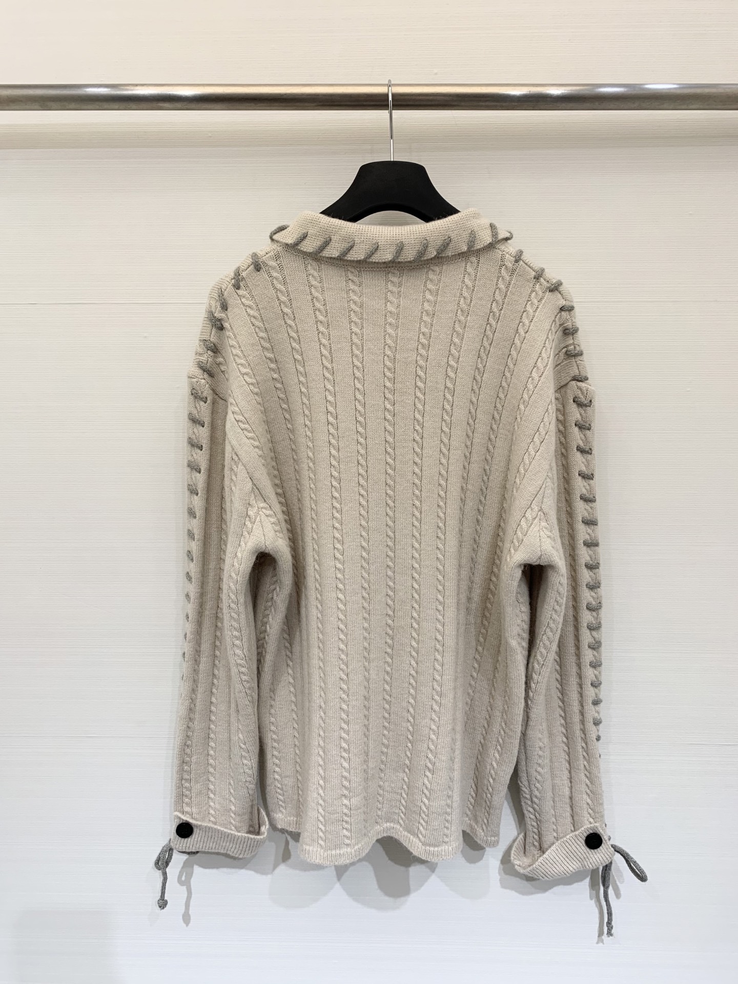 Marni 25秋冬新款 明线缝制毛织开衫外套 撞色明线设计 宽松版型显瘦减龄 非常有特点 两色均码