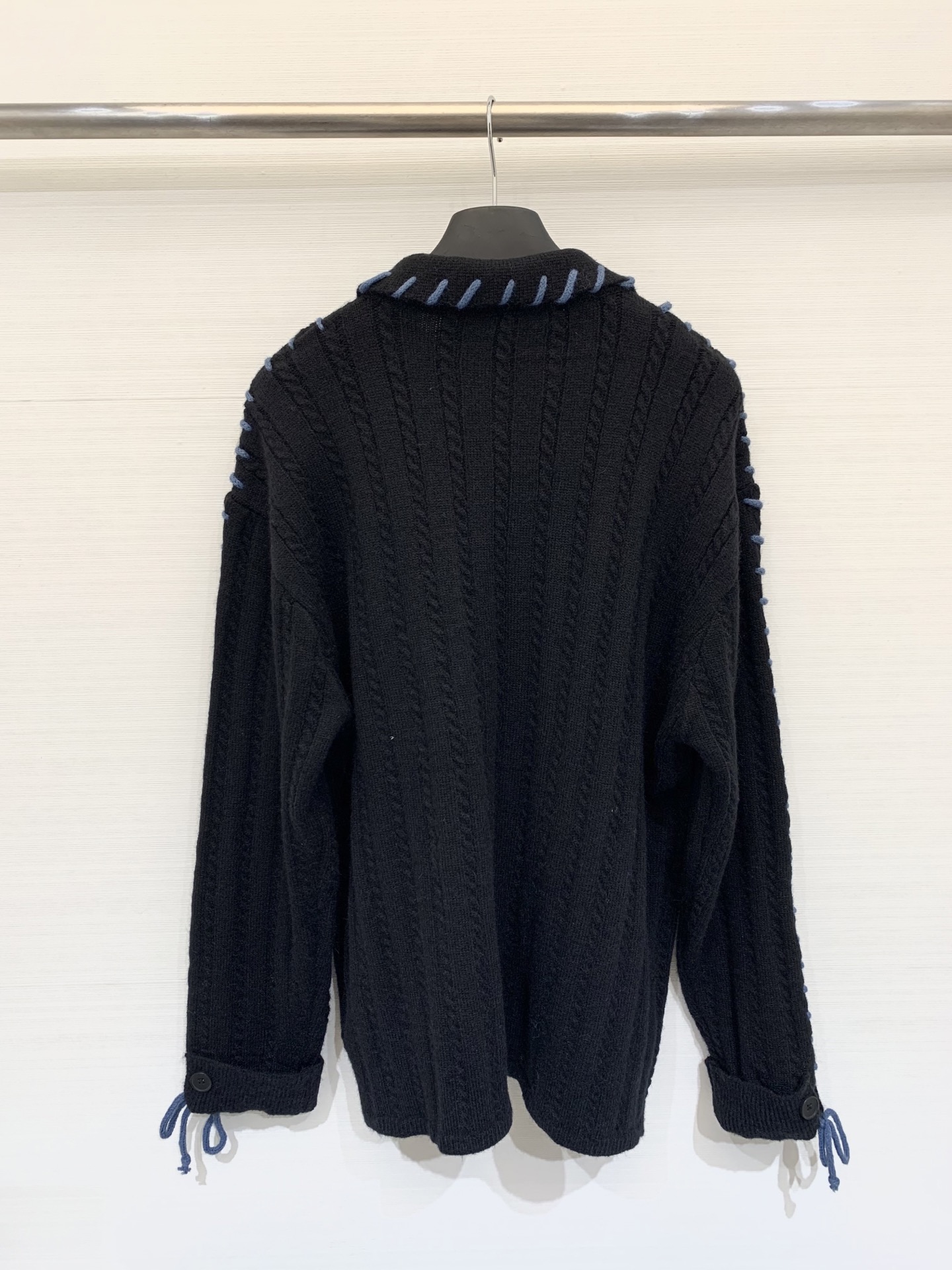 Marni 25秋冬新款 明线缝制毛织开衫外套 撞色明线设计 宽松版型显瘦减龄 非常有特点 两色均码