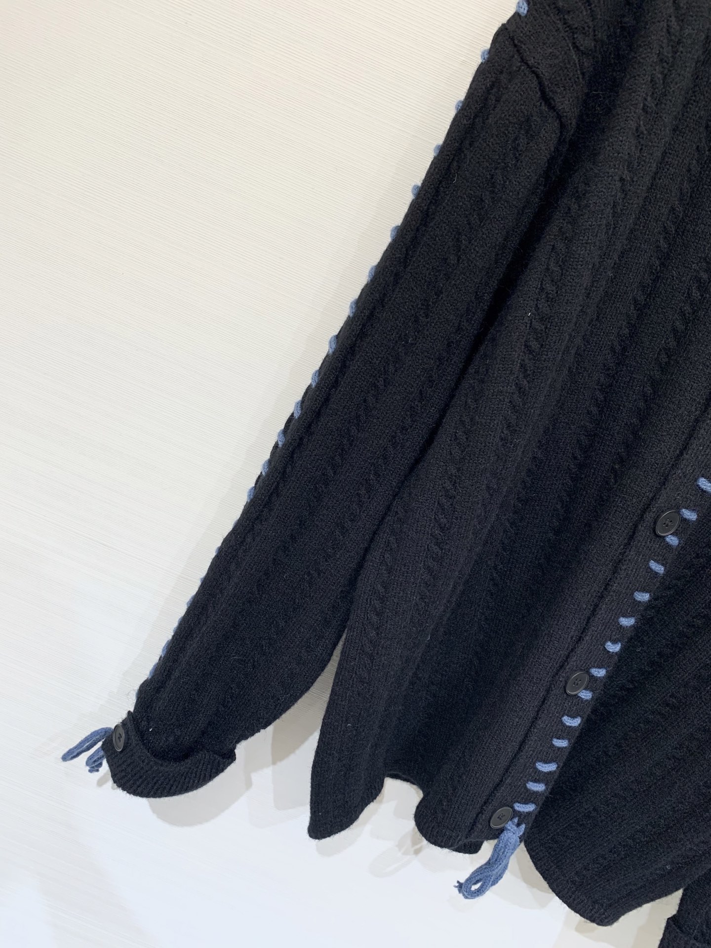 Marni 25秋冬新款 明线缝制毛织开衫外套 撞色明线设计 宽松版型显瘦减龄 非常有特点 两色均码