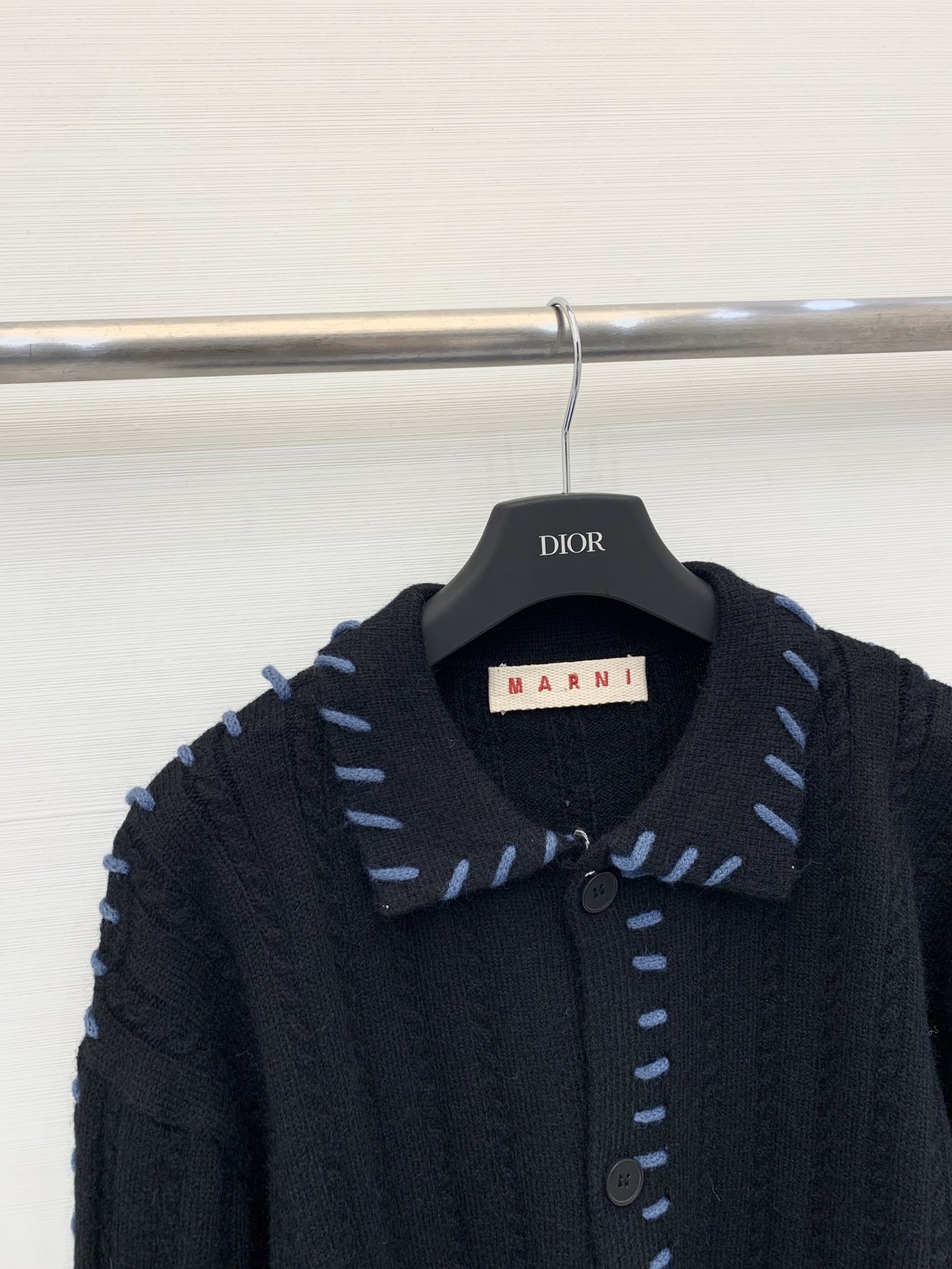 Marni 25秋冬新款 明线缝制毛织开衫外套 撞色明线设计 宽松版型显瘦减龄 非常有特点 两色均码