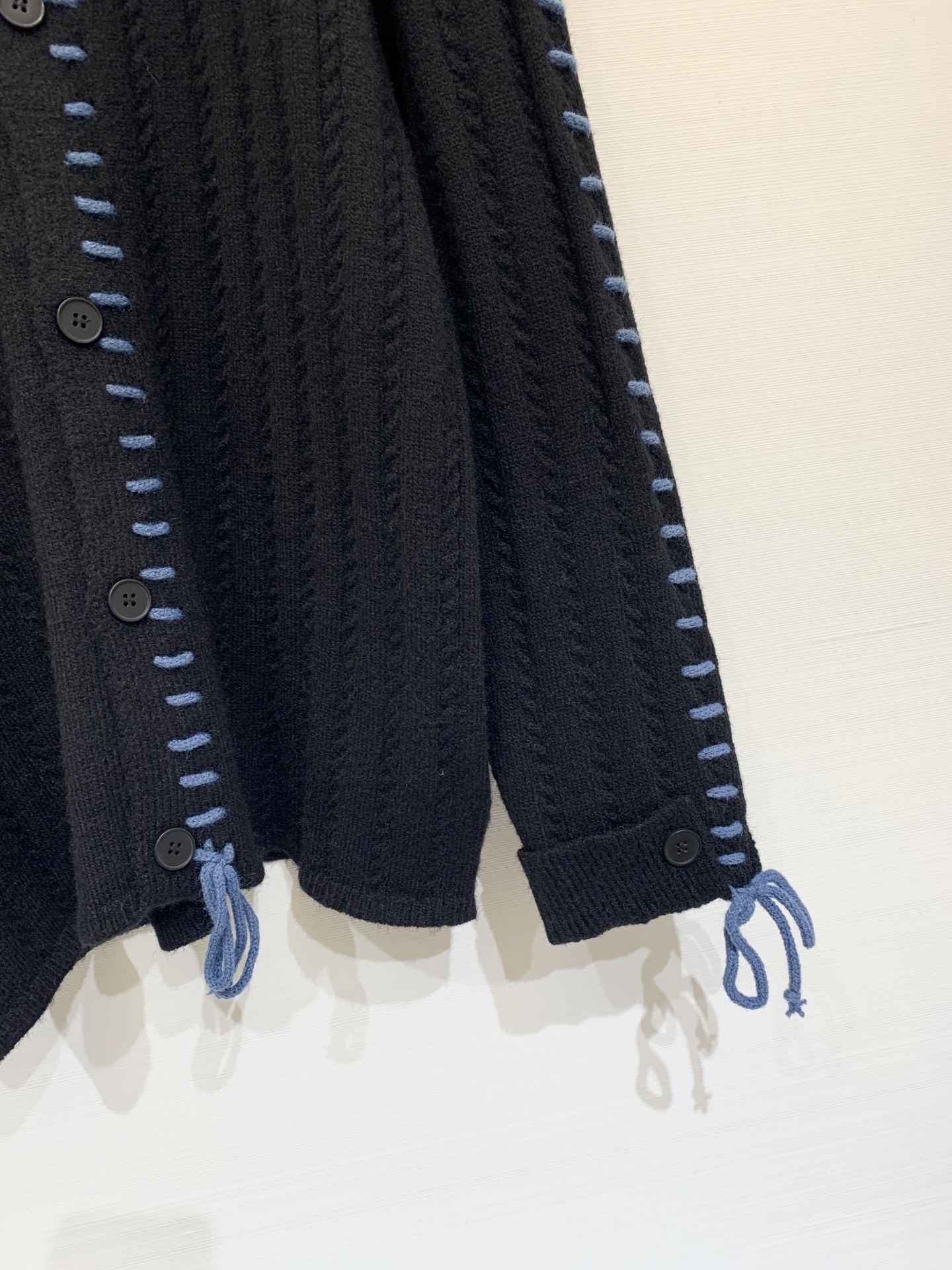 Marni 25秋冬新款 明线缝制毛织开衫外套 撞色明线设计 宽松版型显瘦减龄 非常有特点 两色均码