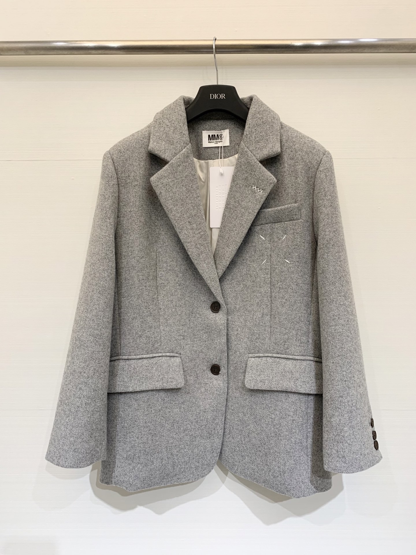 MM6 25秋冬新款 四点缝线羊毛西服外套 里衬设计 口袋采用经典LOGO 极简高级 两色sml