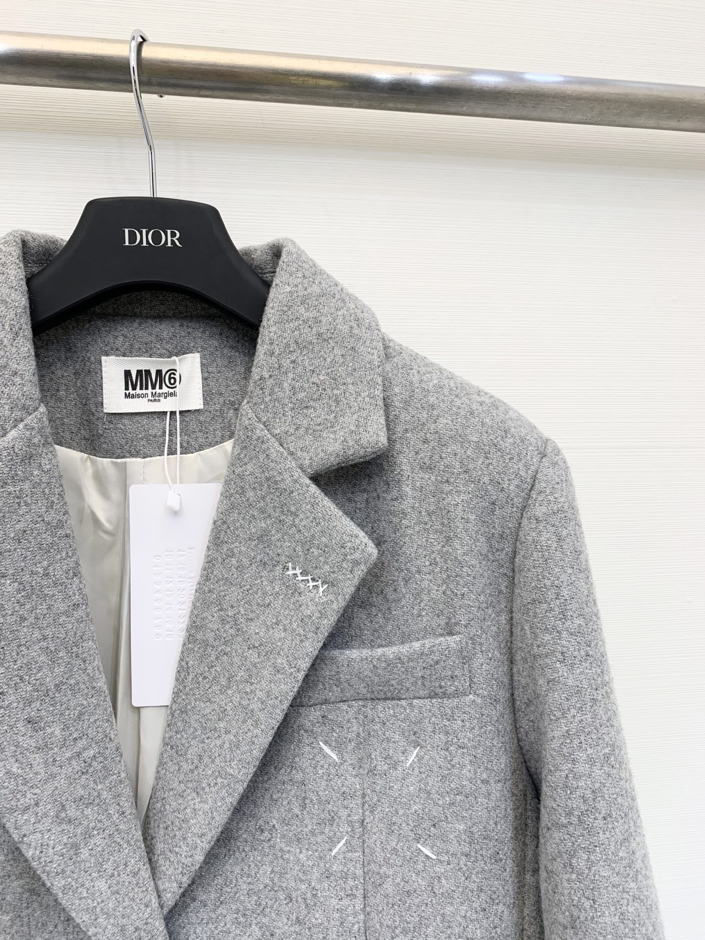 MM6 25秋冬新款 四点缝线羊毛西服外套 里衬设计 口袋采用经典LOGO 极简高级 两色sml
