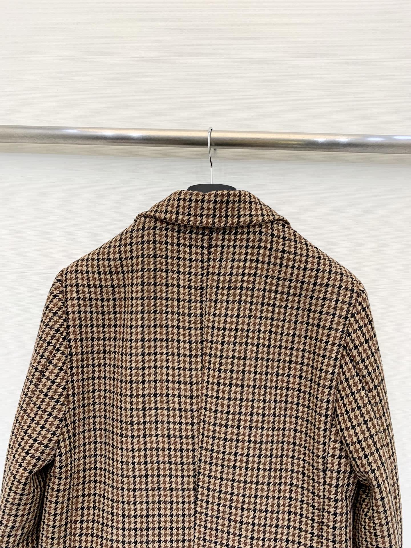 MM6 25秋冬新款 四点缝线羊毛西服外套 里衬设计 口袋采用经典LOGO 极简高级 两色sml