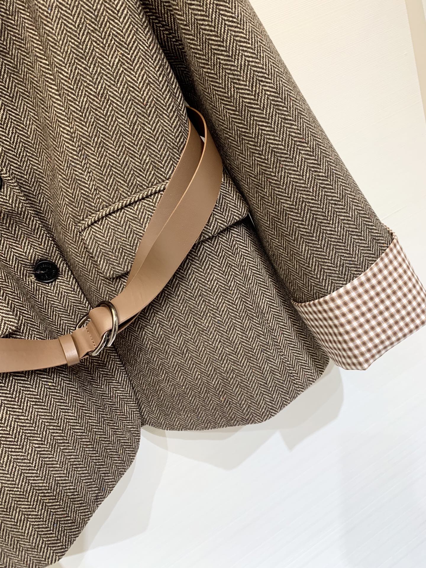 BC 2025FW秋冬新款 翻袖西羊毛西服外套 非常高级的进口质地 仔细看细节 颜色超正 上身非常飒爽 