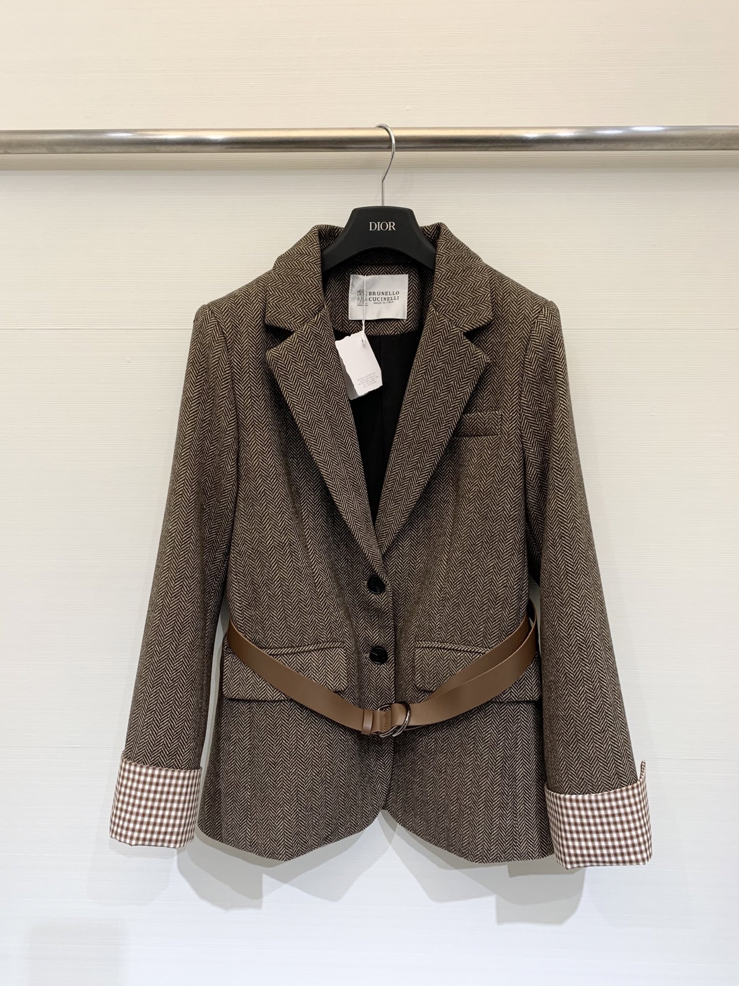 NO:505428,BC 2025FW autumn and winter new style, sleeveless western wool suit jacket, very high-end imported texture, carefully look at the details, super positive color, very cool upper body, clean and productive, must-have for temperament, MM, SML P,, Jackets & coats, alexander wang19860909BC 2025FW秋冬新款 翻袖西羊毛西服外套 非常高级的进口质地 仔细看细节 颜色超正 上身非常飒爽 干净有品 气质MM必入 码数sml P,,jackets & coats,alexander wang,Women's clothing