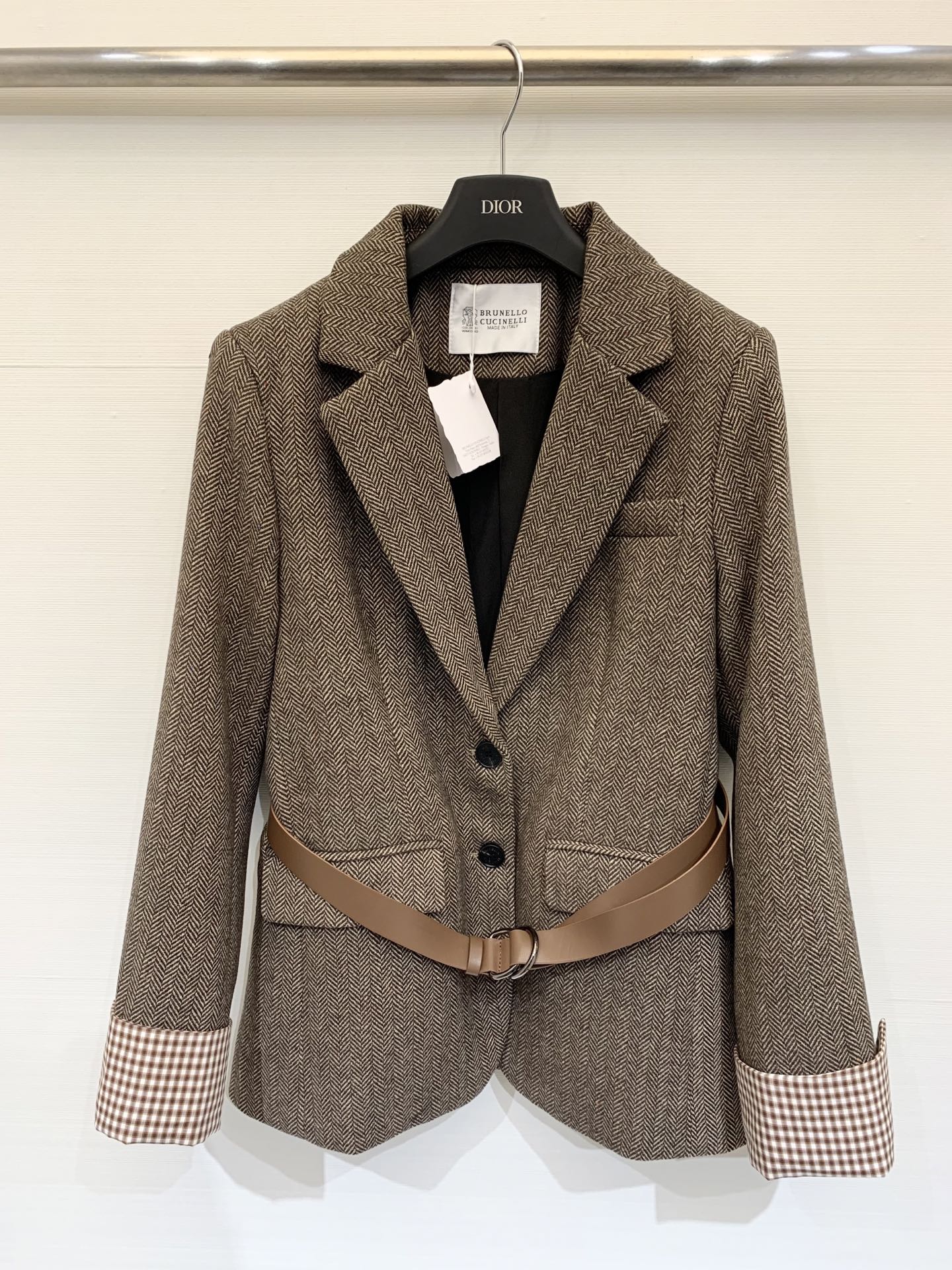 BC 2025FW秋冬新款 翻袖西羊毛西服外套 非常高级的进口质地 仔细看细节 颜色超正 上身非常飒爽 