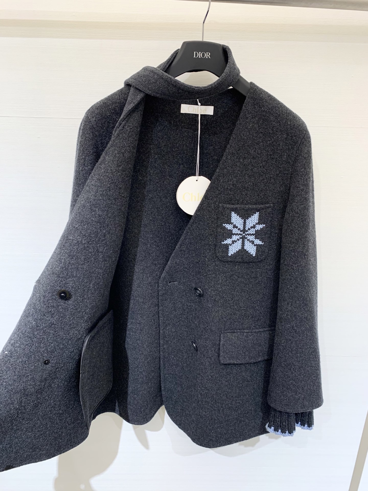 Chloe 25秋冬新款 V领双排扣羊绒大衣外套 yb定制10%羊绒90%羊毛材质 手袖采用拼接设计 非