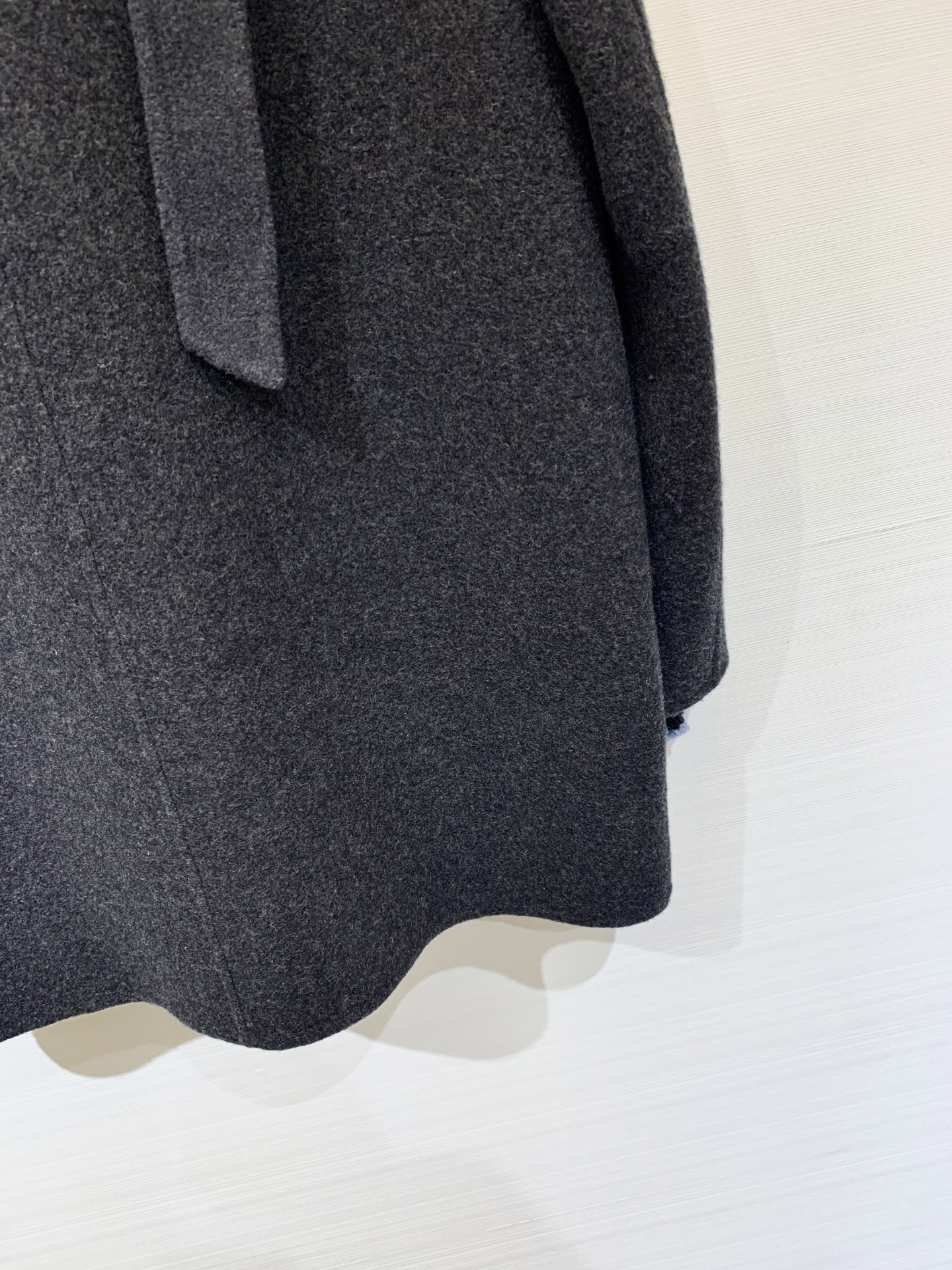 Chloe 25秋冬新款 V领双排扣羊绒大衣外套 yb定制10%羊绒90%羊毛材质 手袖采用拼接设计 非