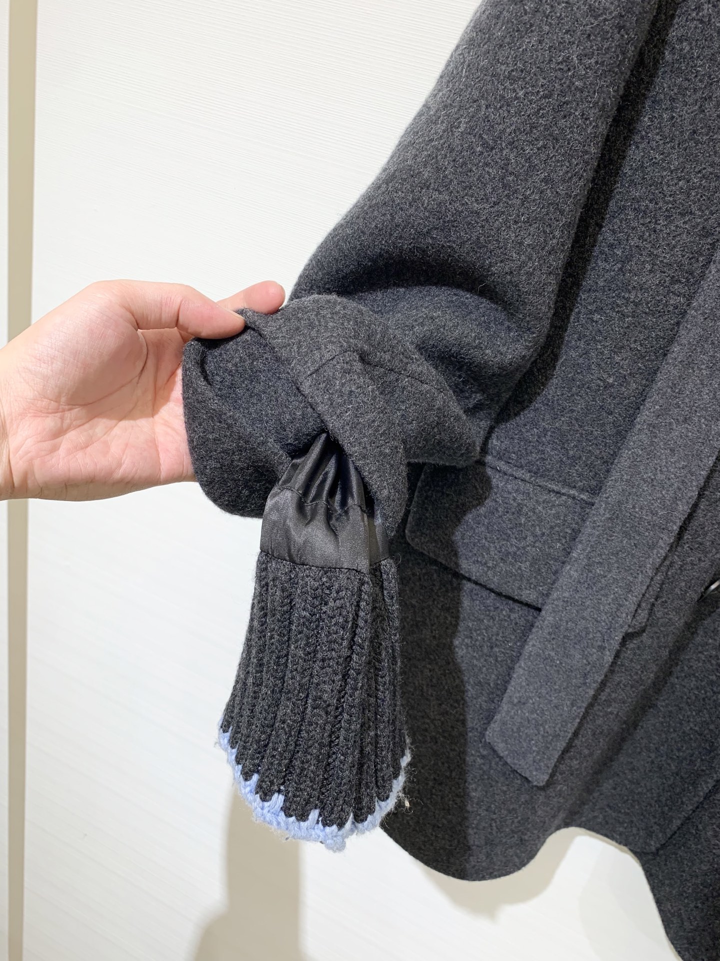 Chloe 25秋冬新款 V领双排扣羊绒大衣外套 yb定制10%羊绒90%羊毛材质 手袖采用拼接设计 非