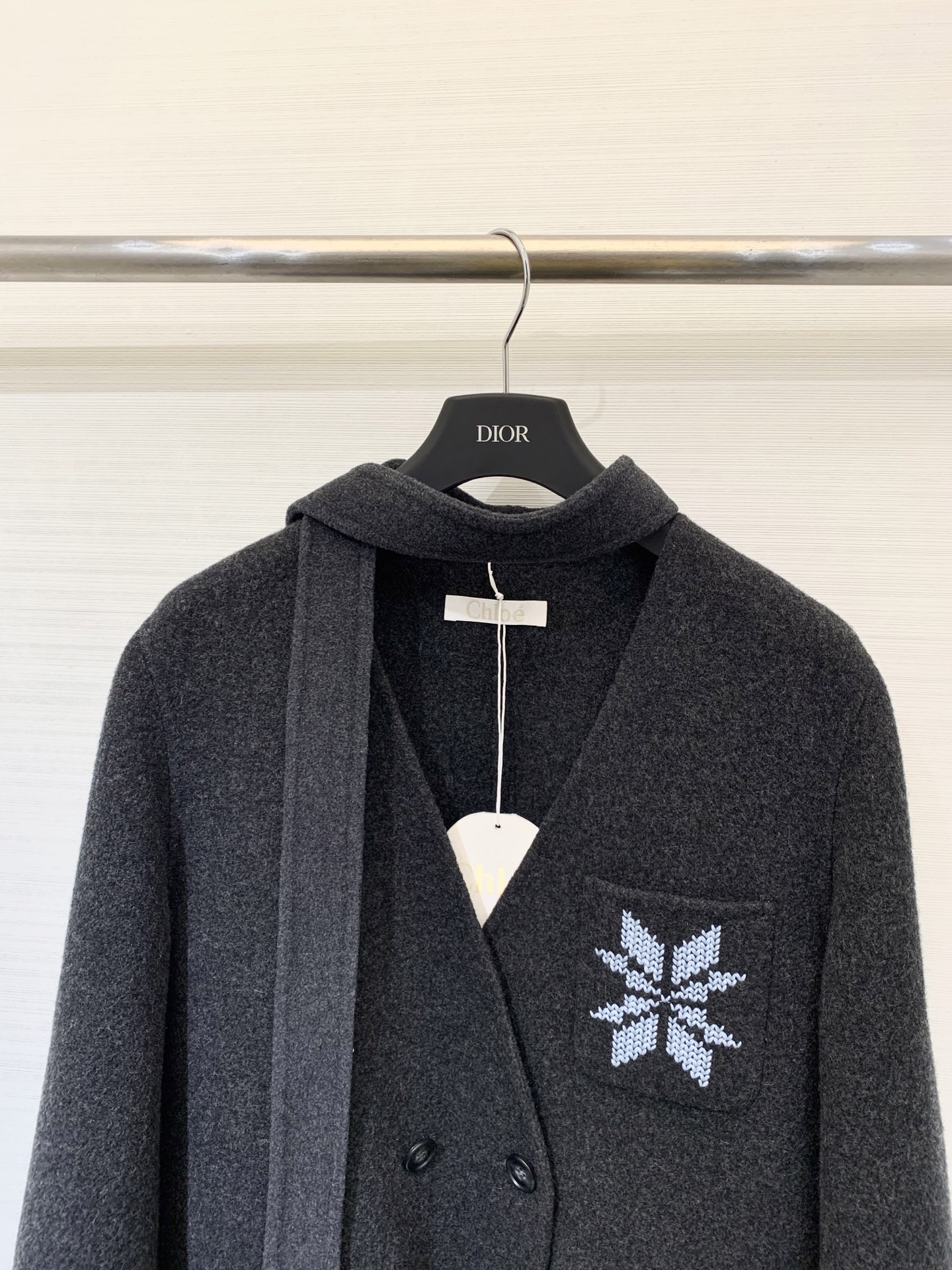 Chloe 25秋冬新款 V领双排扣羊绒大衣外套 yb定制10%羊绒90%羊毛材质 手袖采用拼接设计 非