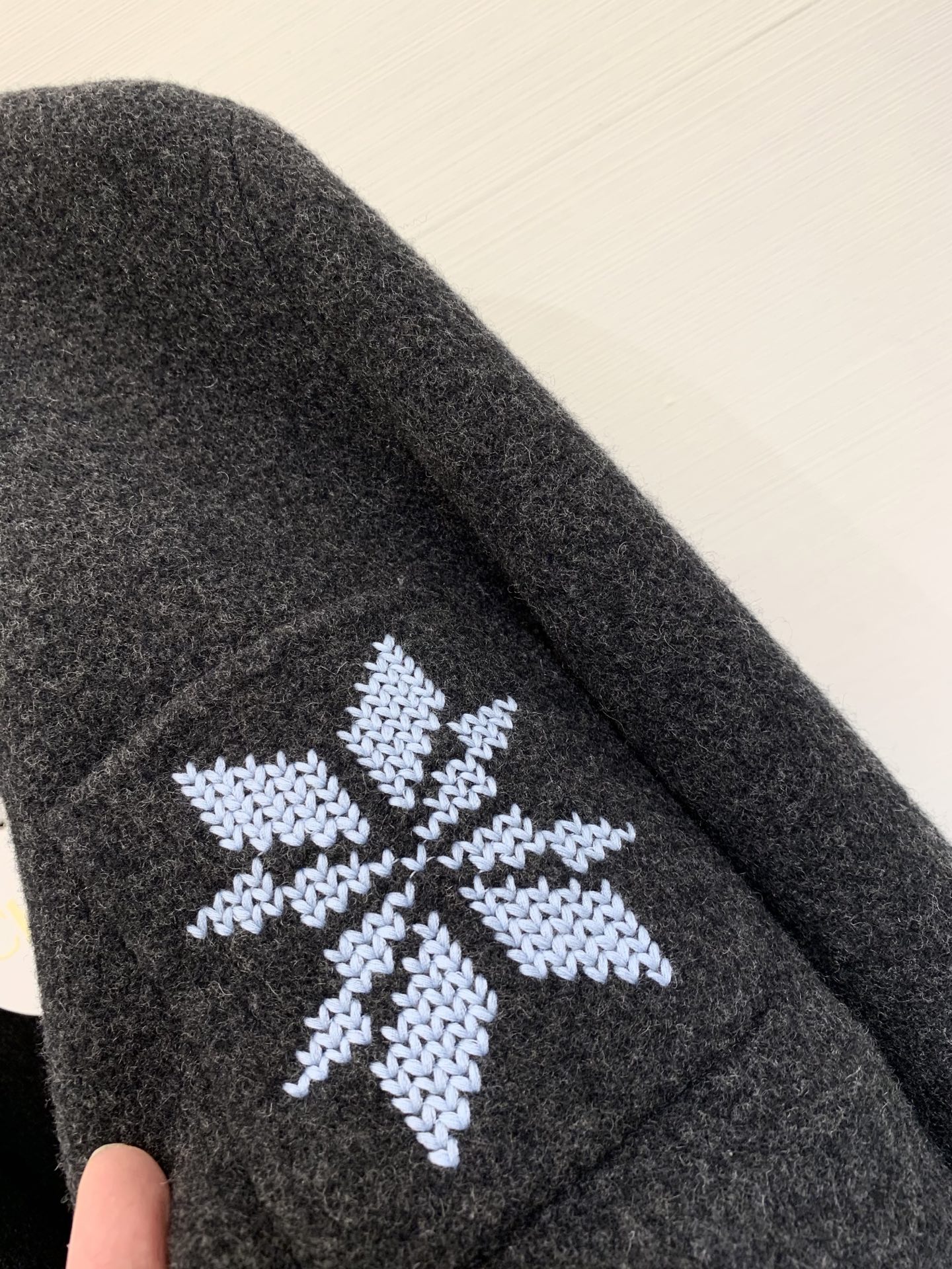 Chloe 25秋冬新款 V领双排扣羊绒大衣外套 yb定制10%羊绒90%羊毛材质 手袖采用拼接设计 非