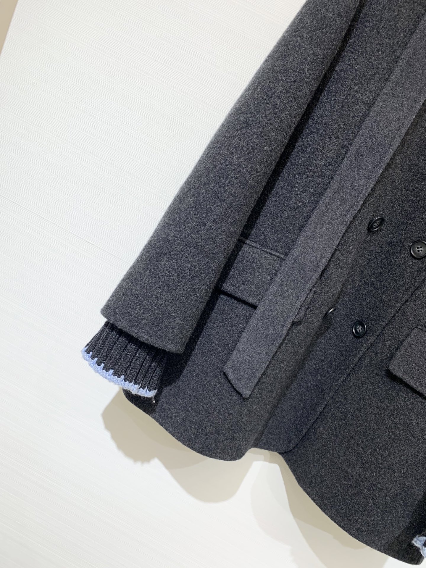 Chloe 25秋冬新款 V领双排扣羊绒大衣外套 yb定制10%羊绒90%羊毛材质 手袖采用拼接设计 非