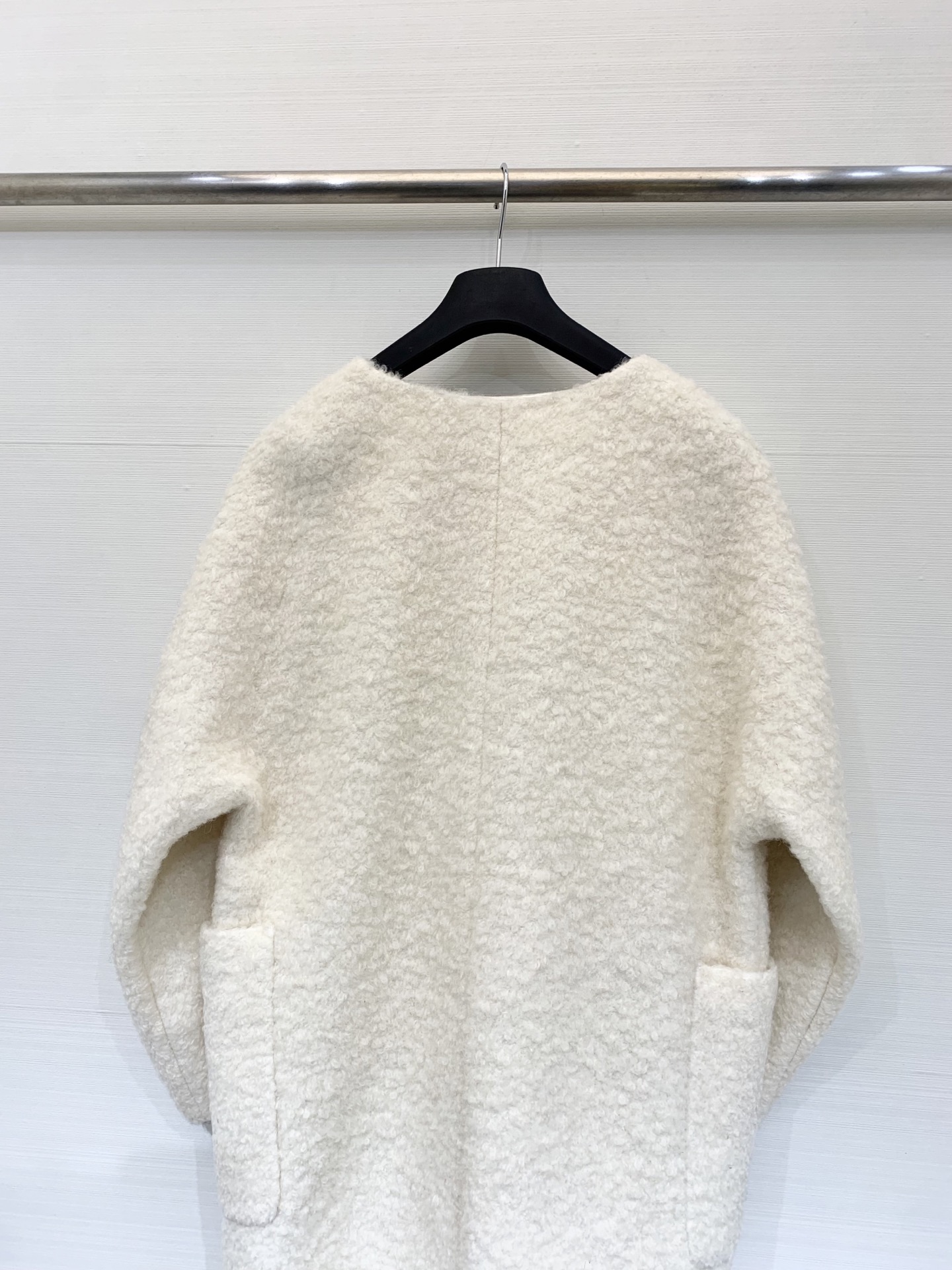 JILSANDER 经典大爆款 🆕秋冬爆款 羊角扣𝐕领羊毛大衣 里衬设计更加舒适 黑色系撞色设计非常百搭