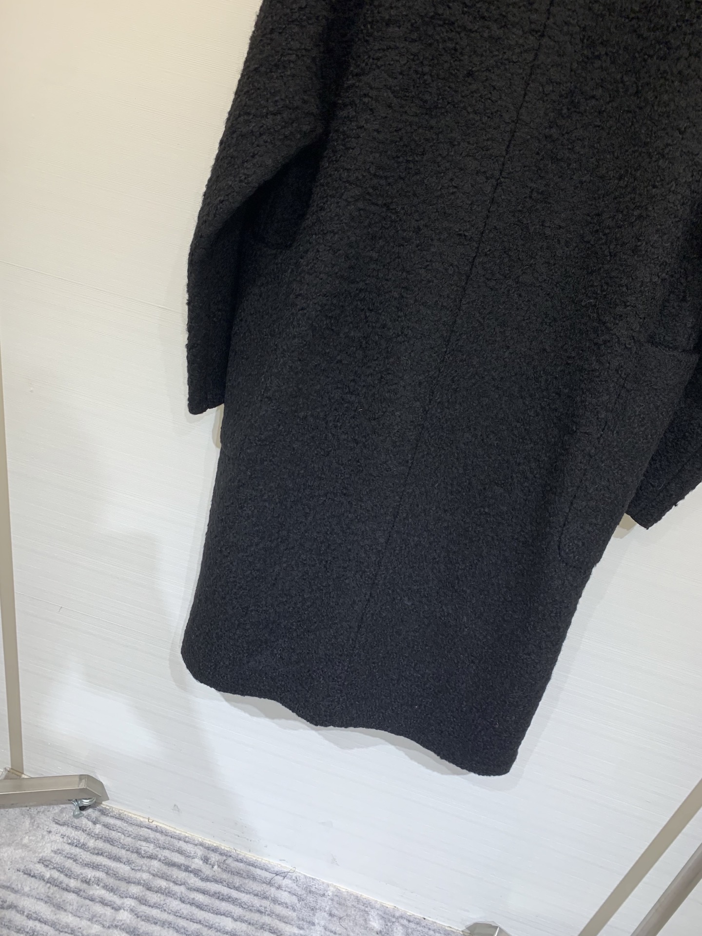 JILSANDER 经典大爆款 🆕秋冬爆款 羊角扣𝐕领羊毛大衣 里衬设计更加舒适 黑色系撞色设计非常百搭