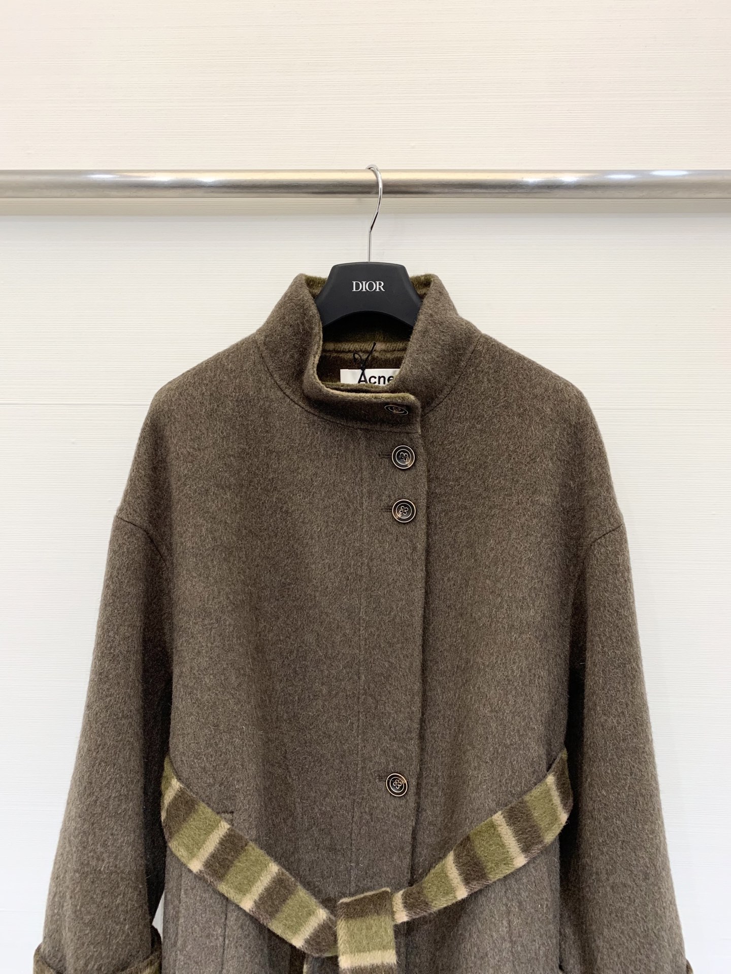 Acne Studios 25fw秋冬新款 双面羊毛呢大衣 绿棕相间的ab面设计 丰富了视觉层次 为整体