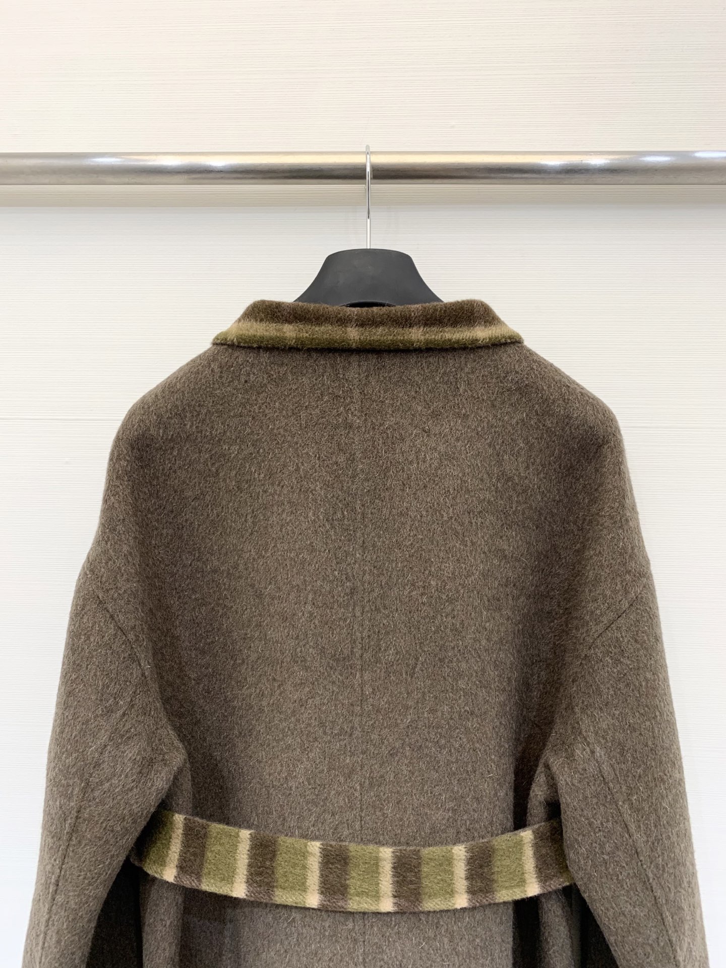 Acne Studios 25fw秋冬新款 双面羊毛呢大衣 绿棕相间的ab面设计 丰富了视觉层次 为整体