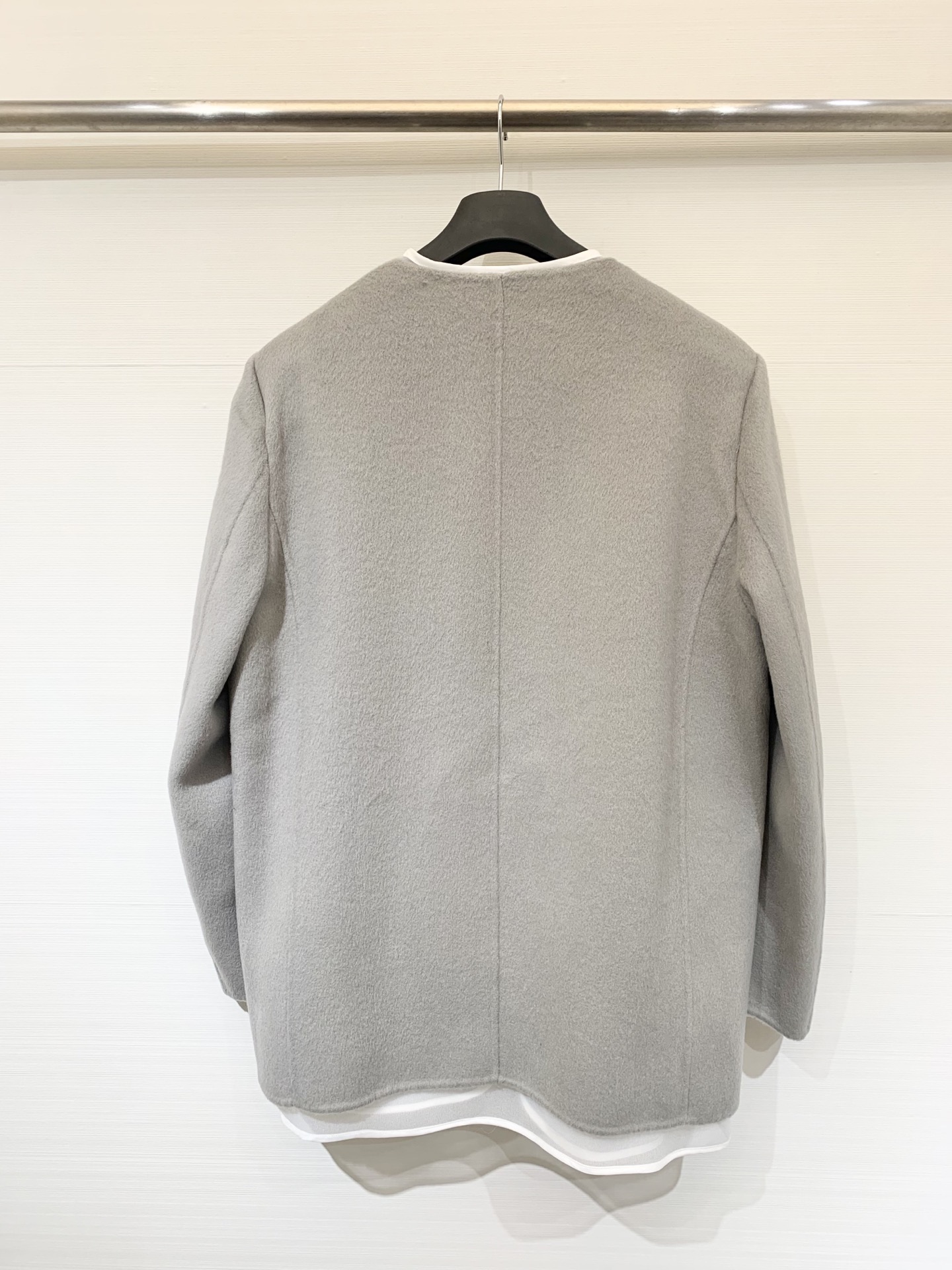 MM6 25秋冬新款 两件套双面羊绒无领外套 10%羊绒面料不用多说 上身保暖又舒适 配仿麻肌理感里衬罩