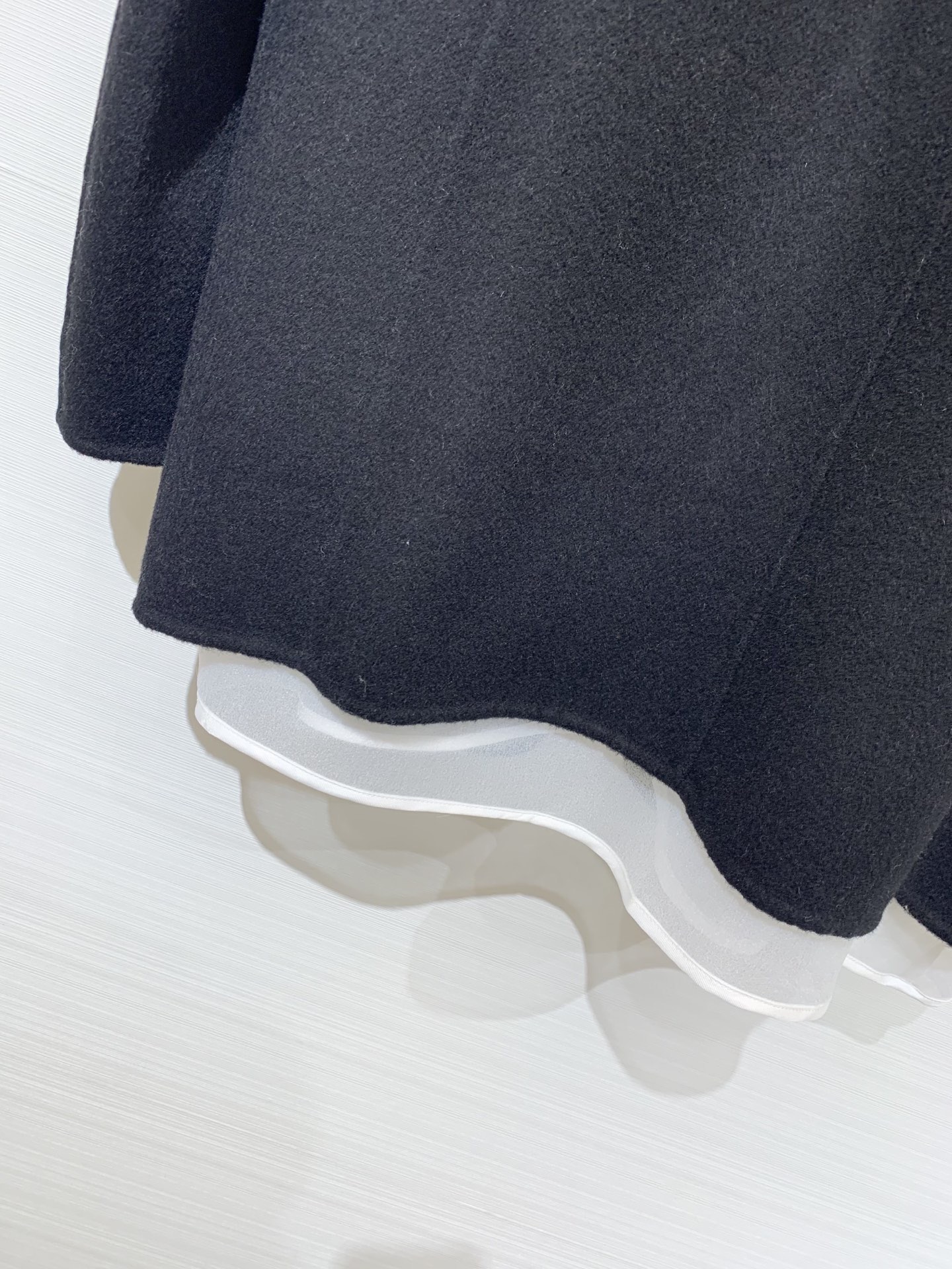 MM6 25秋冬新款 两件套双面羊绒无领外套 10%羊绒面料不用多说 上身保暖又舒适 配仿麻肌理感里衬罩