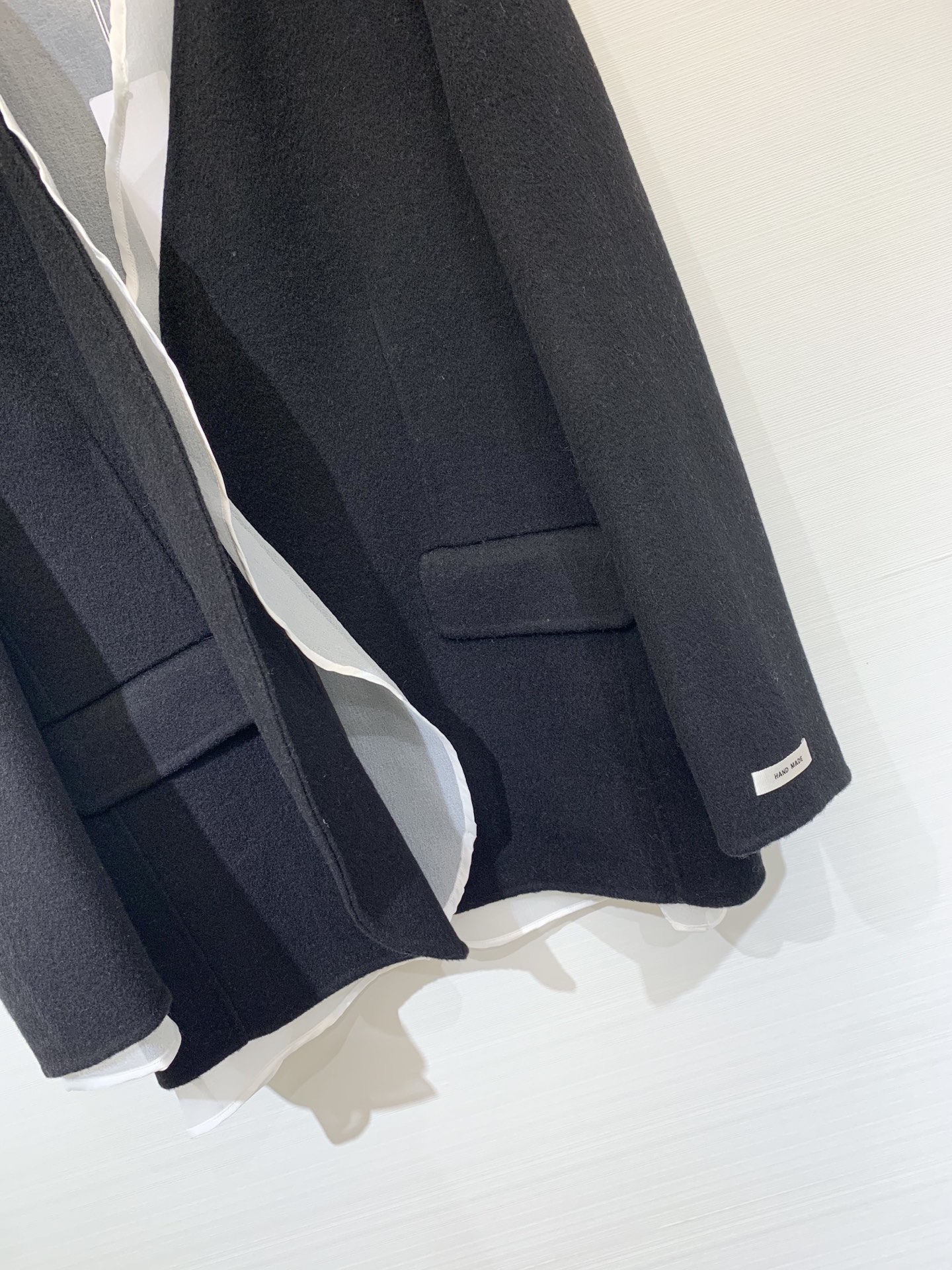 MM6 25秋冬新款 两件套双面羊绒无领外套 10%羊绒面料不用多说 上身保暖又舒适 配仿麻肌理感里衬罩