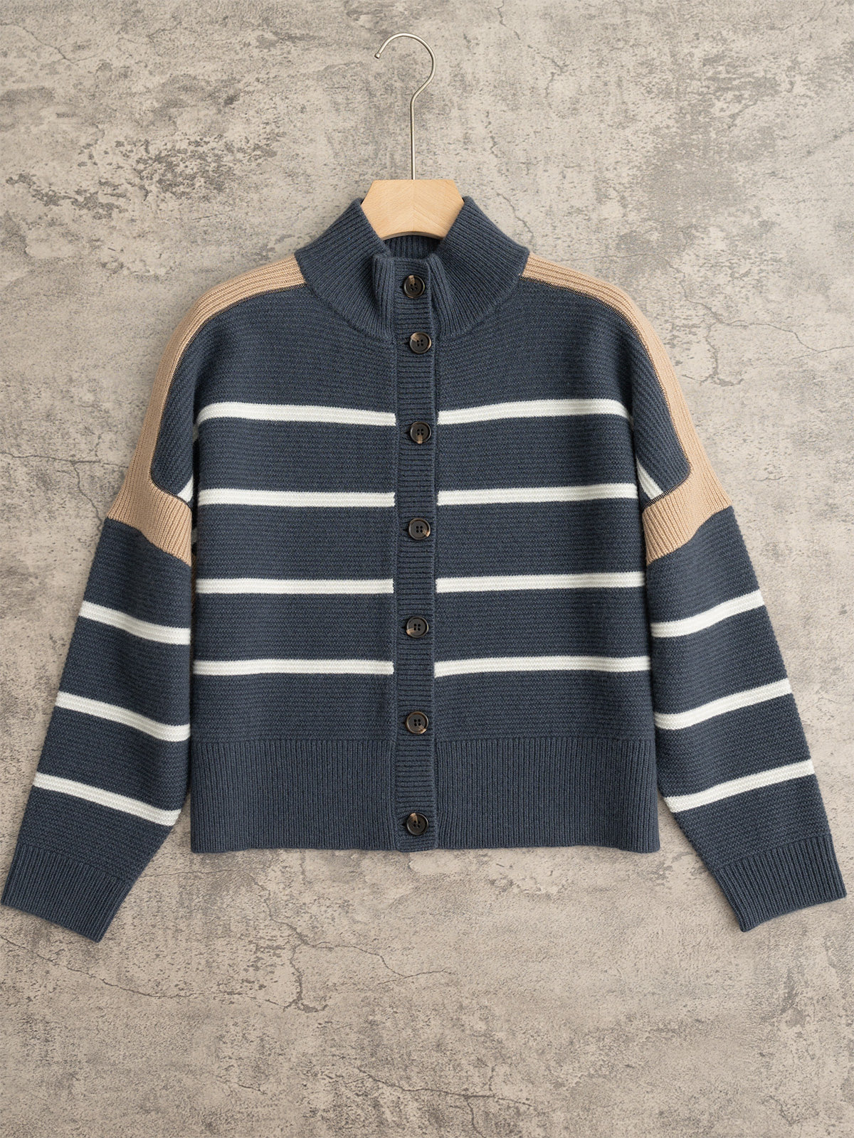 NO:506982,BC 25 autumn and winter new style, striped series, round neck knit cardigan long sleeves, rotator sleeve design, one cardigan and round neck, unique branded Korean bead chains, high recognition, inter-color striped design, shoulder matching wide stripes, cashmere wool blended yarn, sml,,alexander wang19860909BC 25秋冬新款 条纹系列款 圆领针织开衫长袖 落肩袖设计 开衫和圆领各一款 肩部车有品牌独有韩产珠链 辨识度高 间色条纹设计 肩部搭配宽条纹 羊绒羊毛混纺纱线 码数sml,,alexander wang,Women's clothing