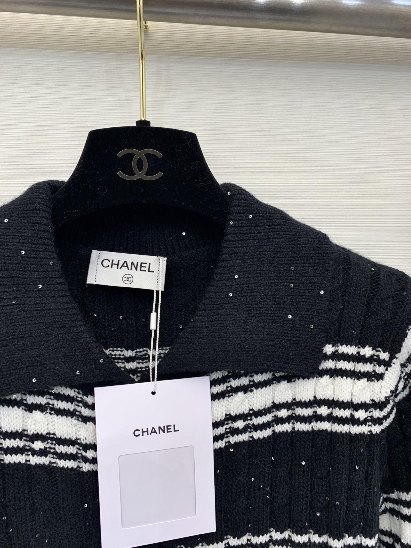 𝐂𝐡𝐚𝐧𝐞𝐥 𝟐𝟓新款 珠片条纹两件套款 logo图案修饰点缀 系列款出货 🆕🆕🆕 上身高级氛围感🈵️🈵