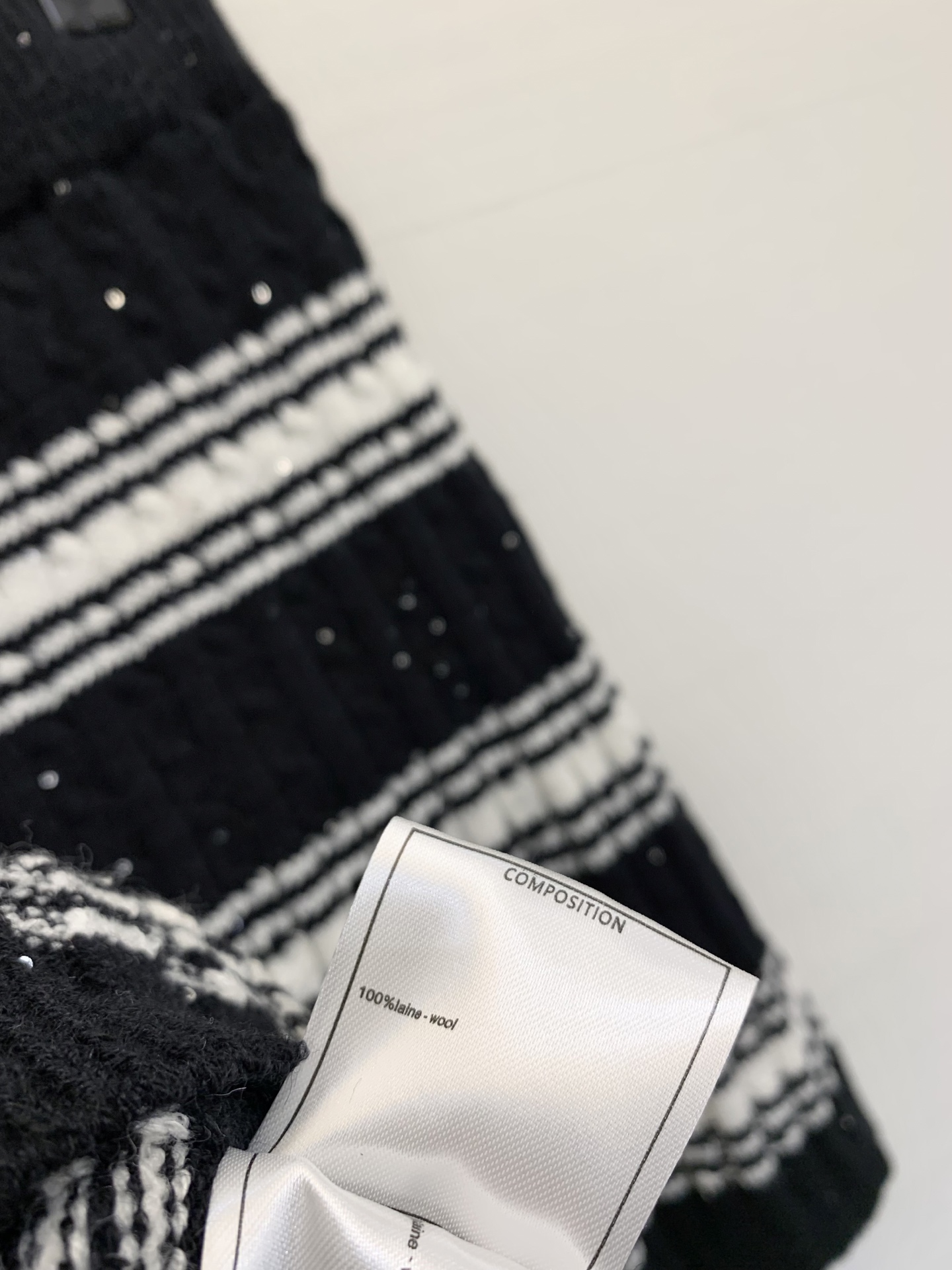 𝐂𝐡𝐚𝐧𝐞𝐥 𝟐𝟓新款 珠片条纹两件套款 logo图案修饰点缀 系列款出货 🆕🆕🆕 上身高级氛围感🈵️🈵