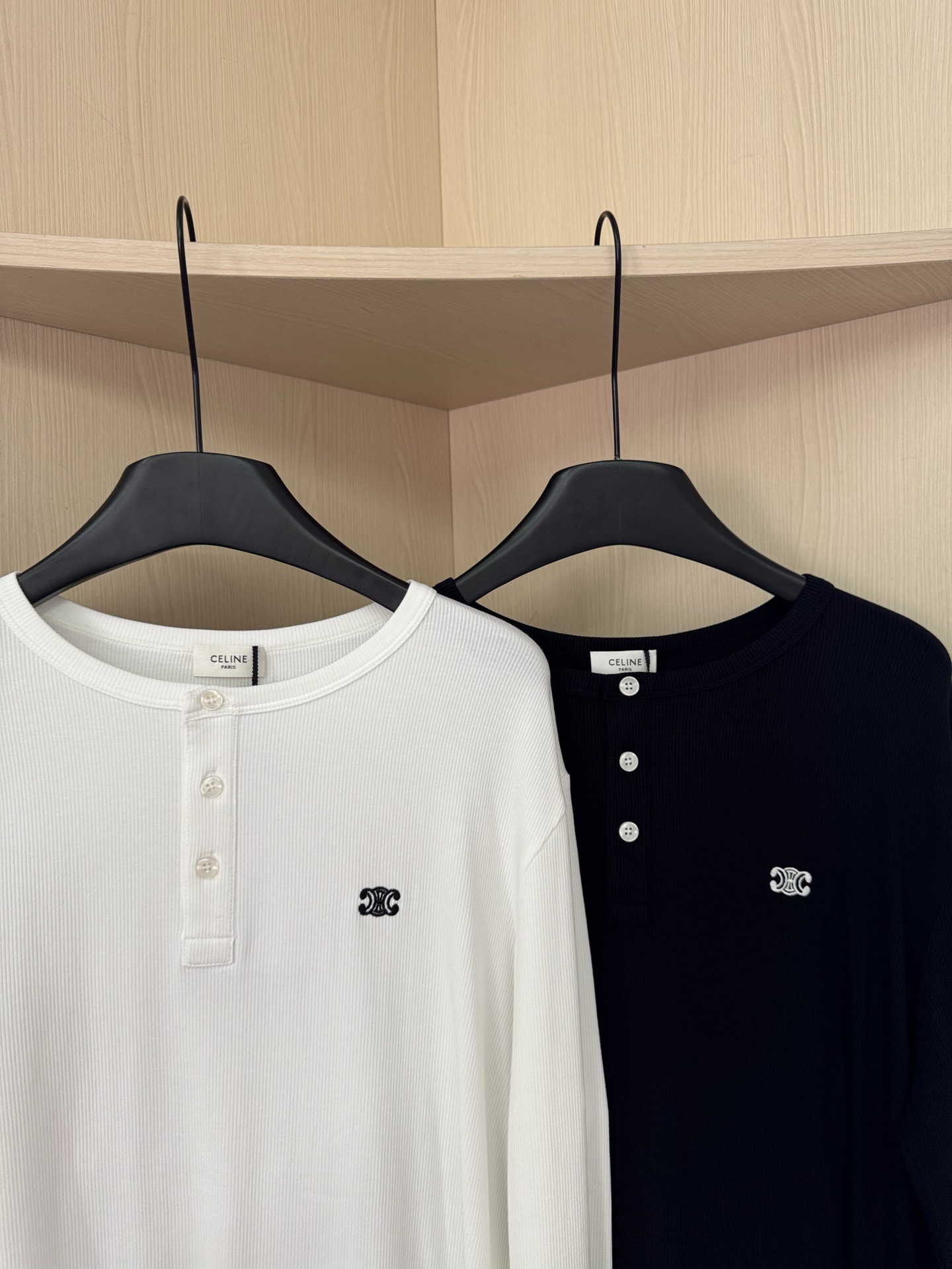 Celine 25秋冬新款 🆕爆款亨利长袖T恤 坑条细纹纯棉材质 舒适亲肤 两色SML